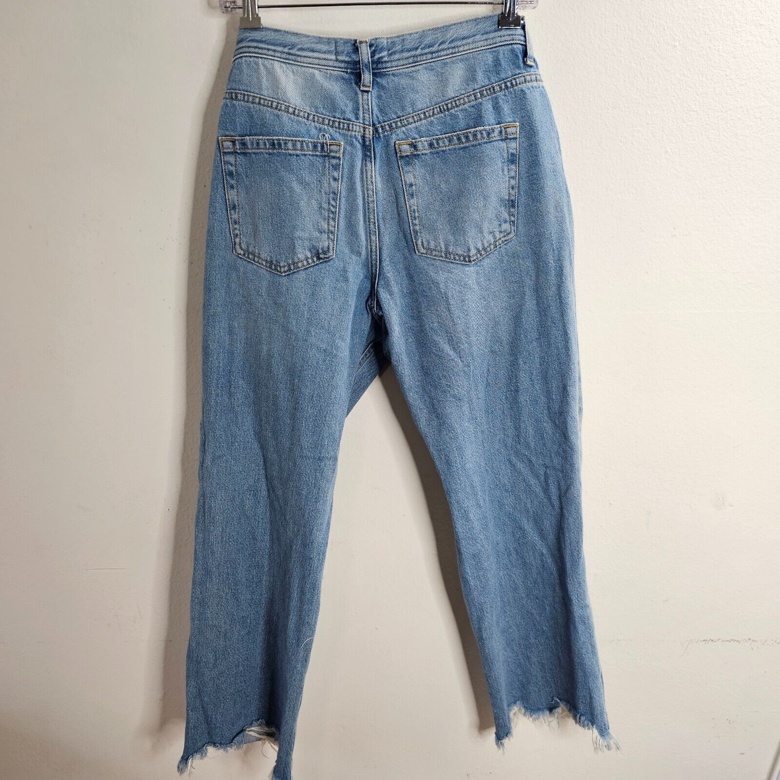 Other We The Free Med Wash Button-Fly Distress Raw Hem Crop Jean Size 28" / US 6 / IT 42 - 4 Thumbnail