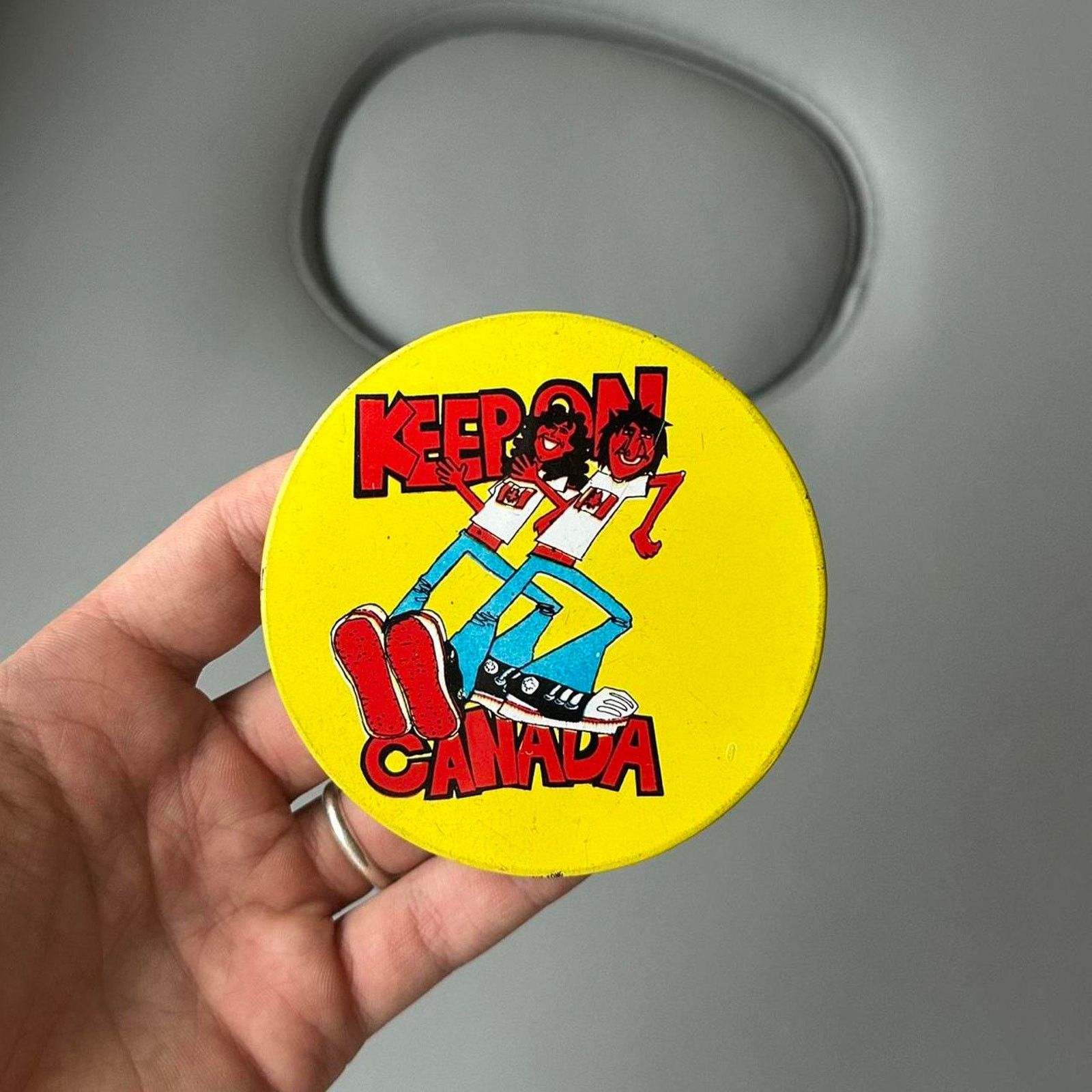 Vintage Vintage 60s 70s Cartoon Big Round Yellow Metal Button Pin Size ONE SIZE - 3 Thumbnail