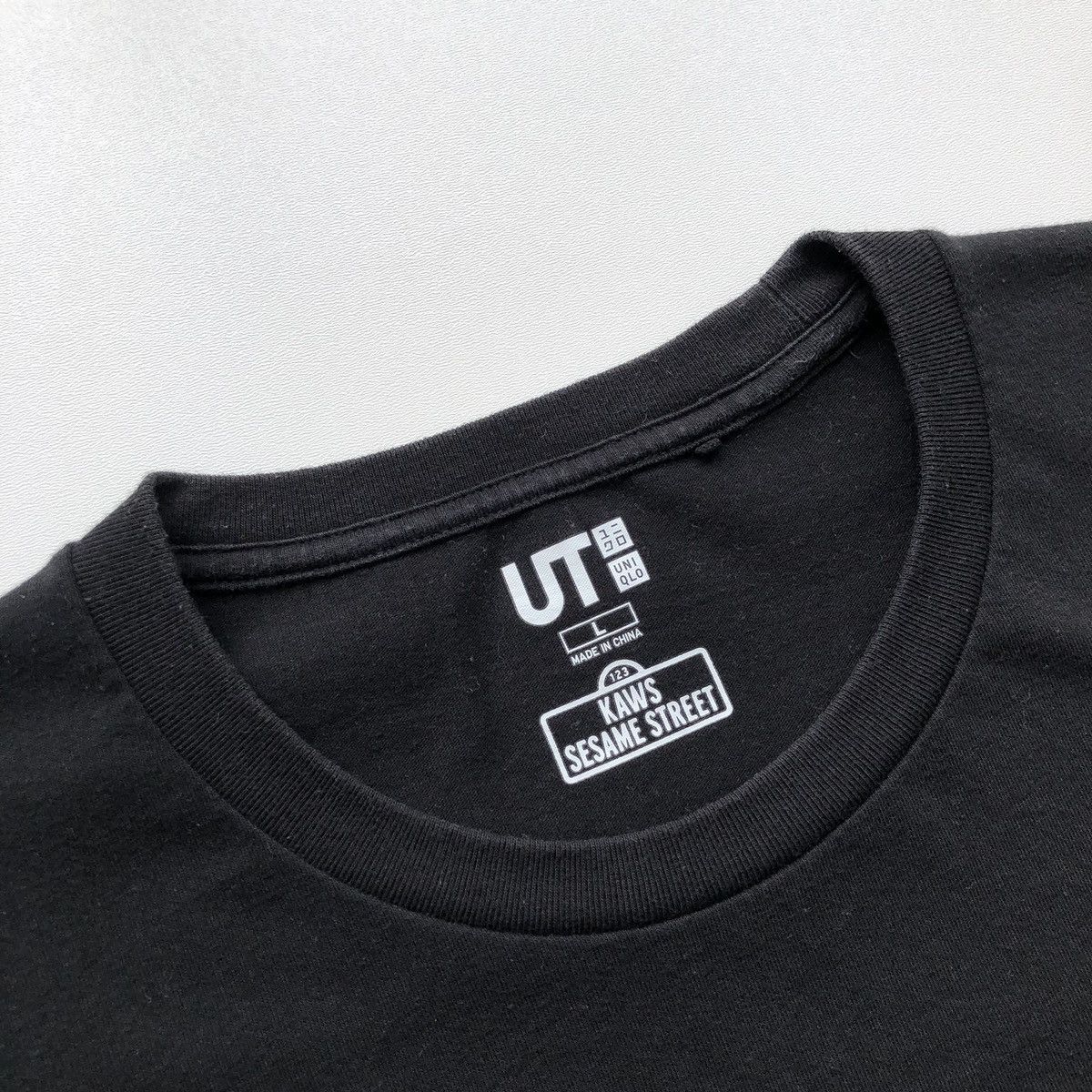 Uniqlo Uniqlo x Kaws x Sesame Street Elmo Graphic T-Shirt Black Size US L / EU 52-54 / 3 - 9 Thumbnail
