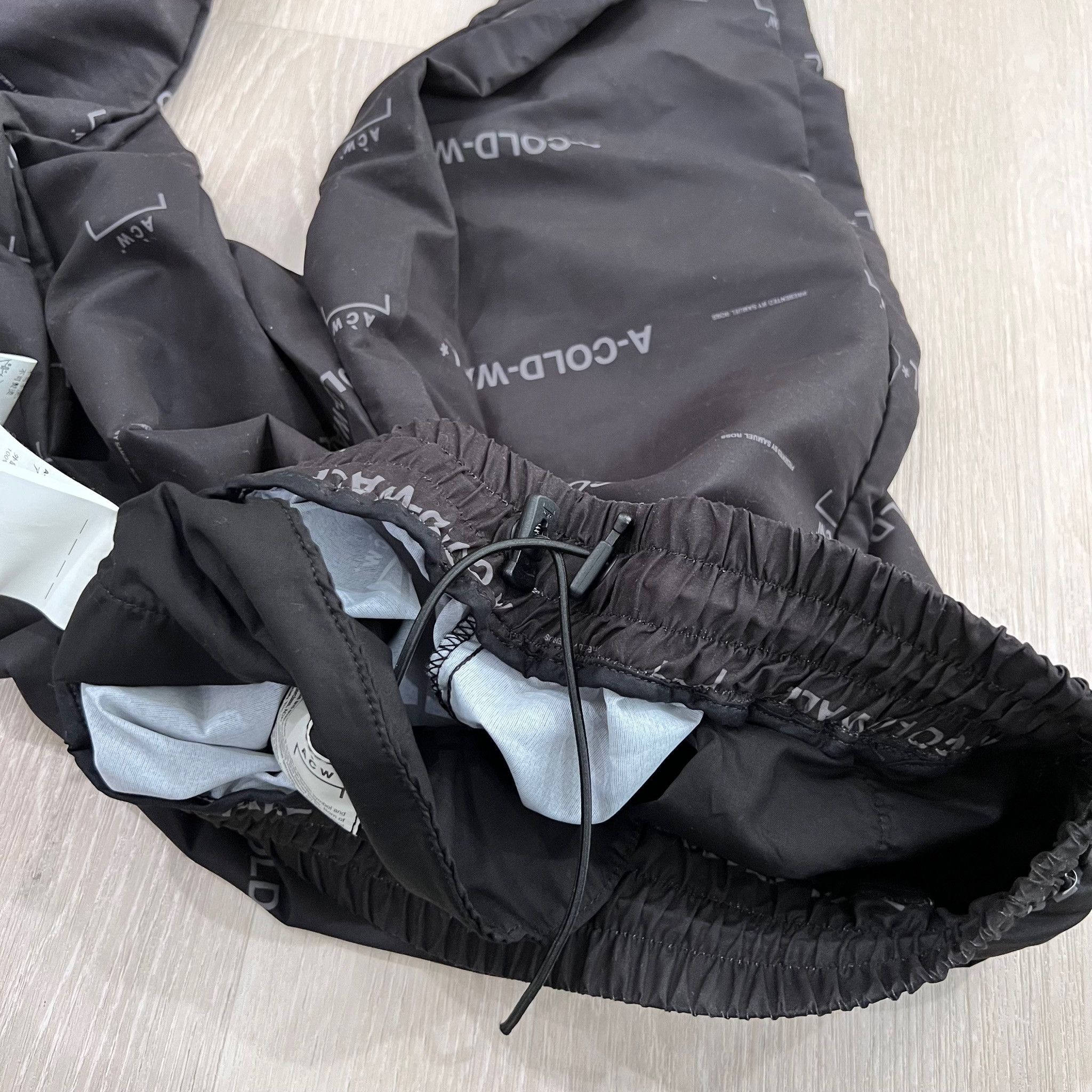 A-COLD-WALL* A-Cold-Wall* Black All-Over Logo Prints Nylon Jogger Pants Size US 30 / EU 46 - 7 Thumbnail