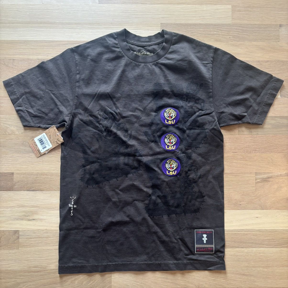 Mitchell & Ness × Travis Scott Travis Scott Michell & Ness LSU Seal Tee Size US M / EU 48-50 / 2 - 1 Thumbnail