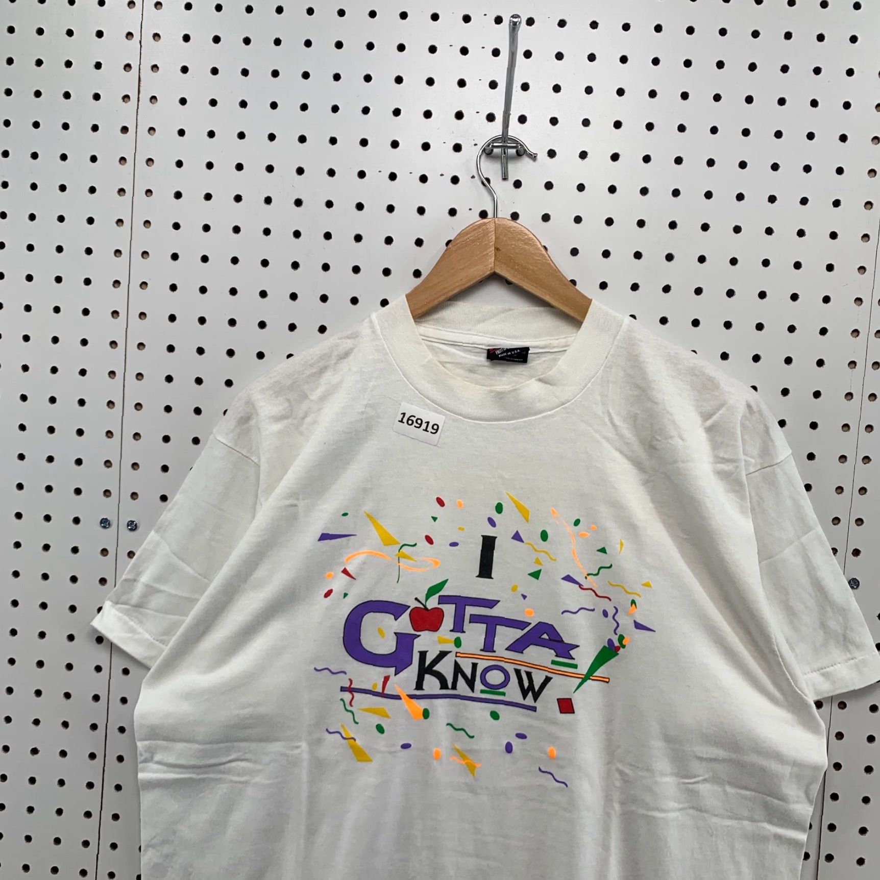 Fruit Of The Loom VINTAGE Fruit of the Loom 90s T-Shirt Adult XL White "I Gotta Know" Short Sleeve Teacher Mens Size US XL / EU 56 / 4 - 7 Thumbnail