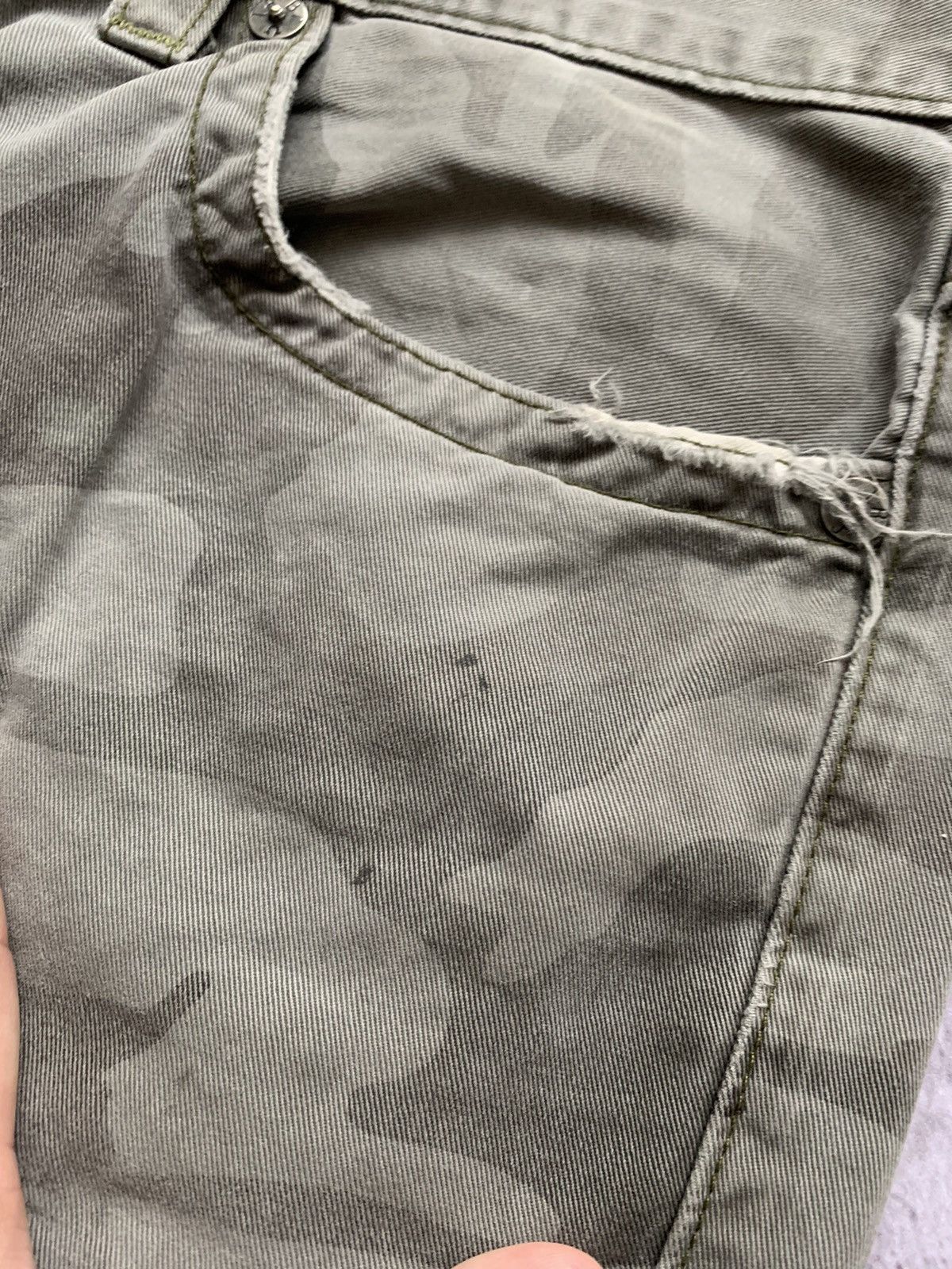 True Religion 🔥CRAZY TRUE RELIGION DISTRESSED CAMO PANTS Y2K Size US 36 / EU 52 - 11 Thumbnail