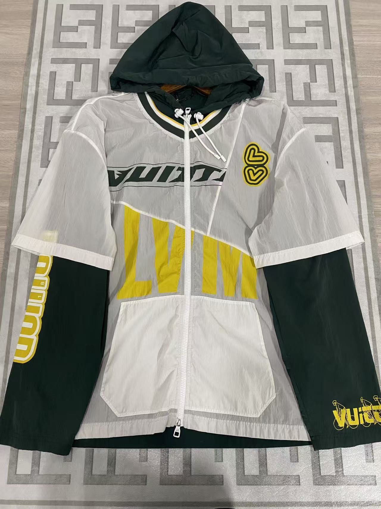 Louis Vuitton Louis Vuitton Graphic Logo Zip-Up Jacket Size L Size US L / EU 52-54 / 3 - 1 Thumbnail