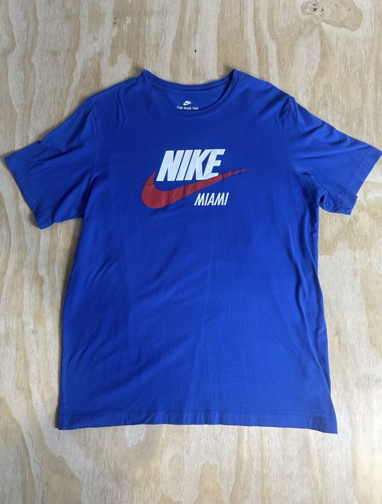 Nike × Vintage Nike Miami Blue T-Shirt Men’s Size M Red Swoosh Graphic Size US M / EU 48-50 / 2 - 2 Thumbnail