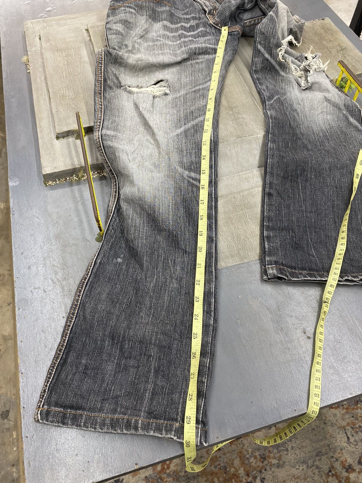 Edwin vintage edwin 503 flared distressed blue trip Size US 29 - 12 Thumbnail