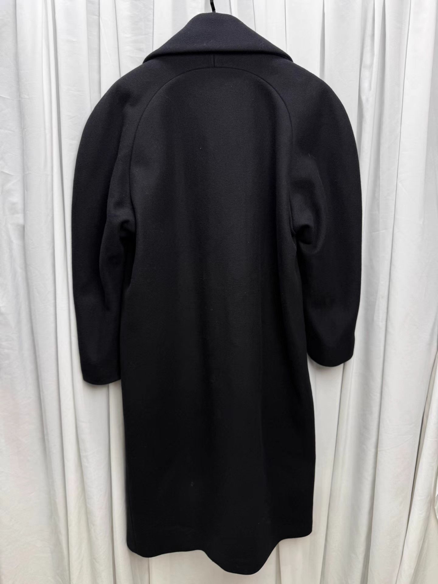 Dries Van Noten Dries Van Noten Round Shoulder Heavy Wool Coat K20 Size US M / EU 48-50 / 2 - 2 Thumbnail