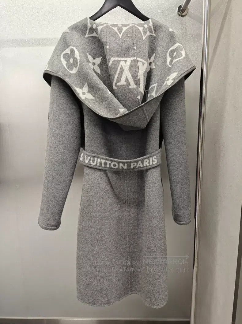 Louis Vuitton Louis Vuitton Gray full print big logo bathrobe coat Size M / US 6-8 / IT 42-44 - 2 Thumbnail