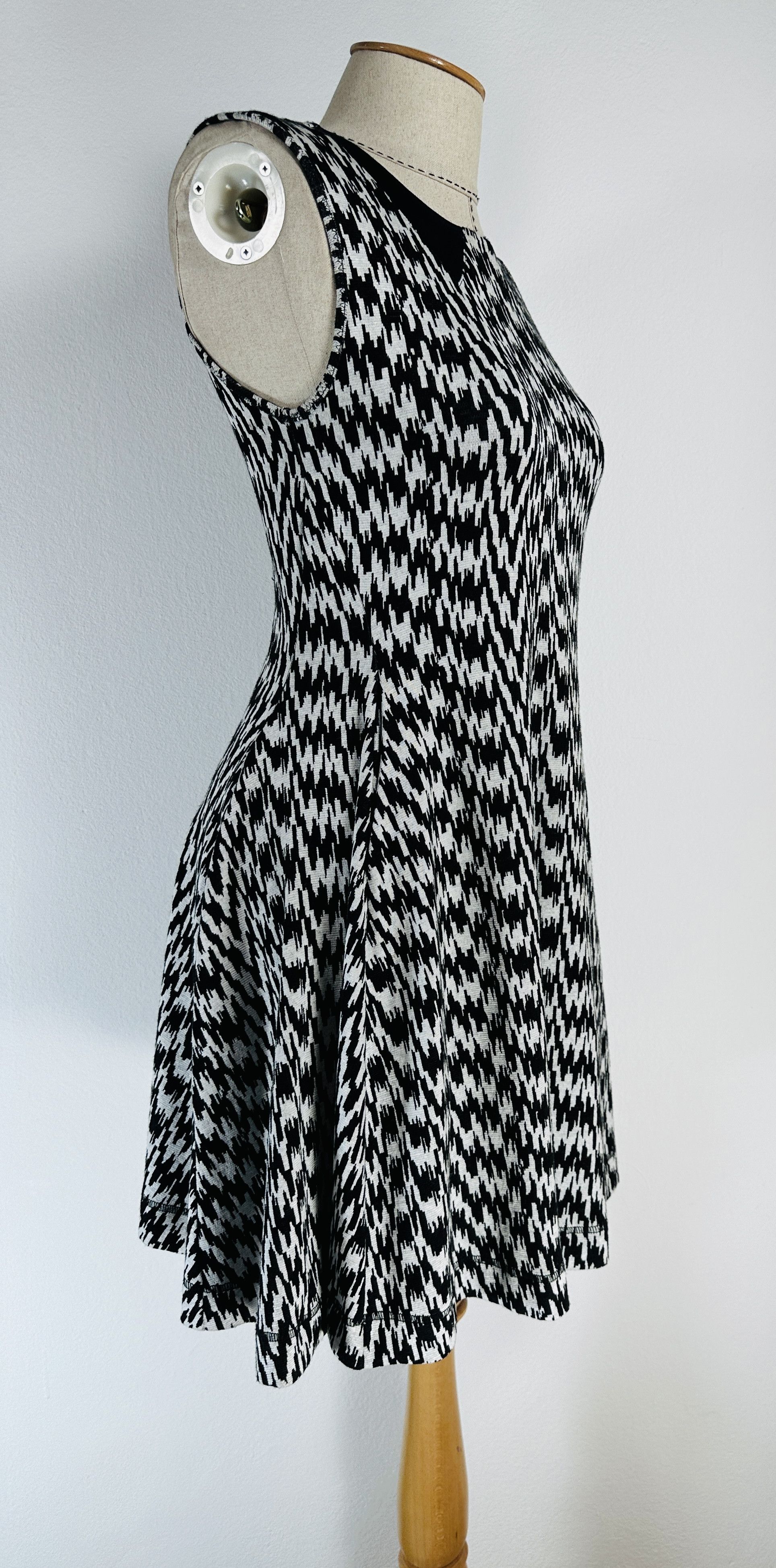 Black White Houndstooth Skater Knit Dress