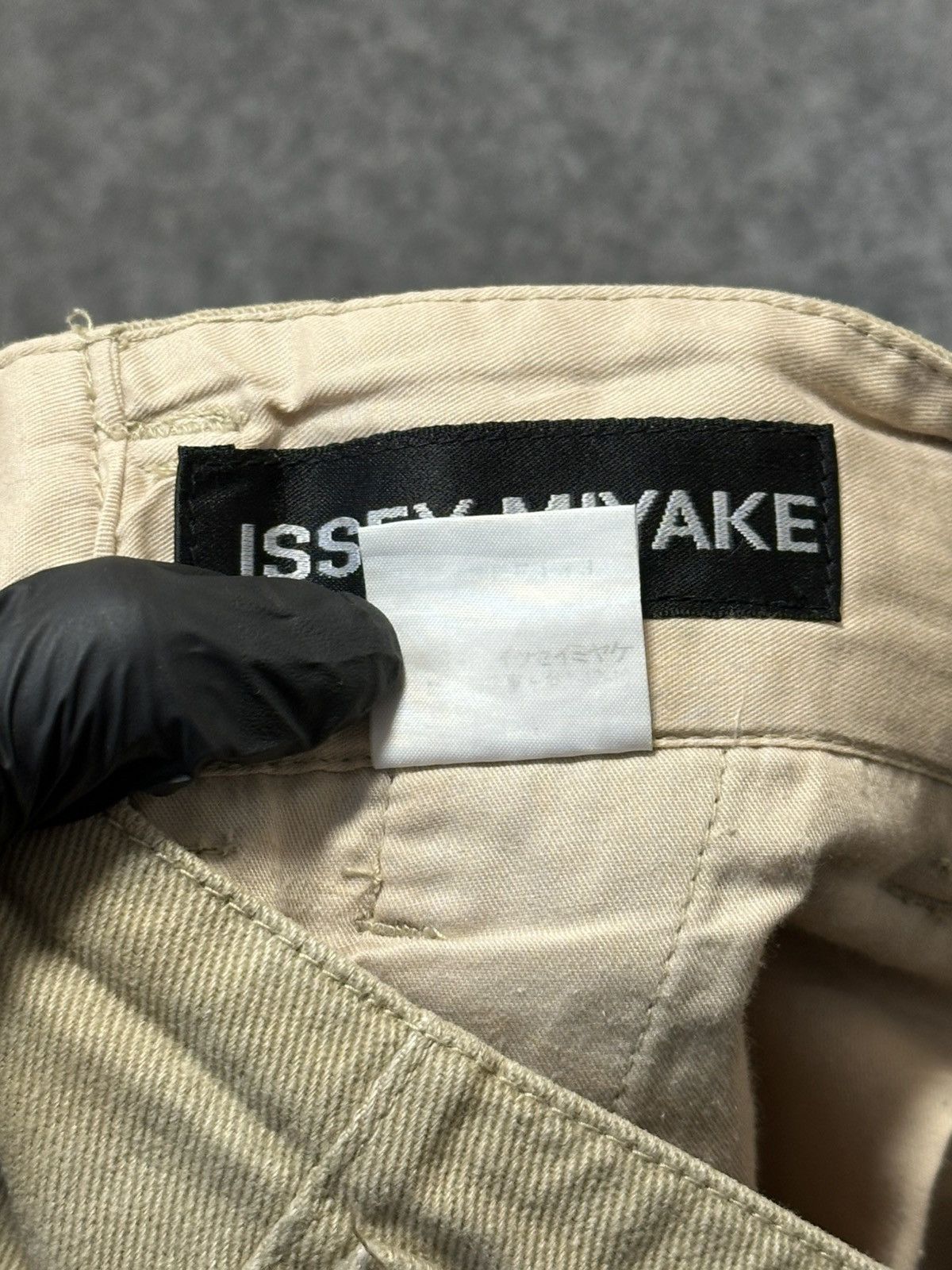 Issey Miyake Issey Miyake men's cotton pants in beige. Size US 36 / EU 52 - 18 Thumbnail