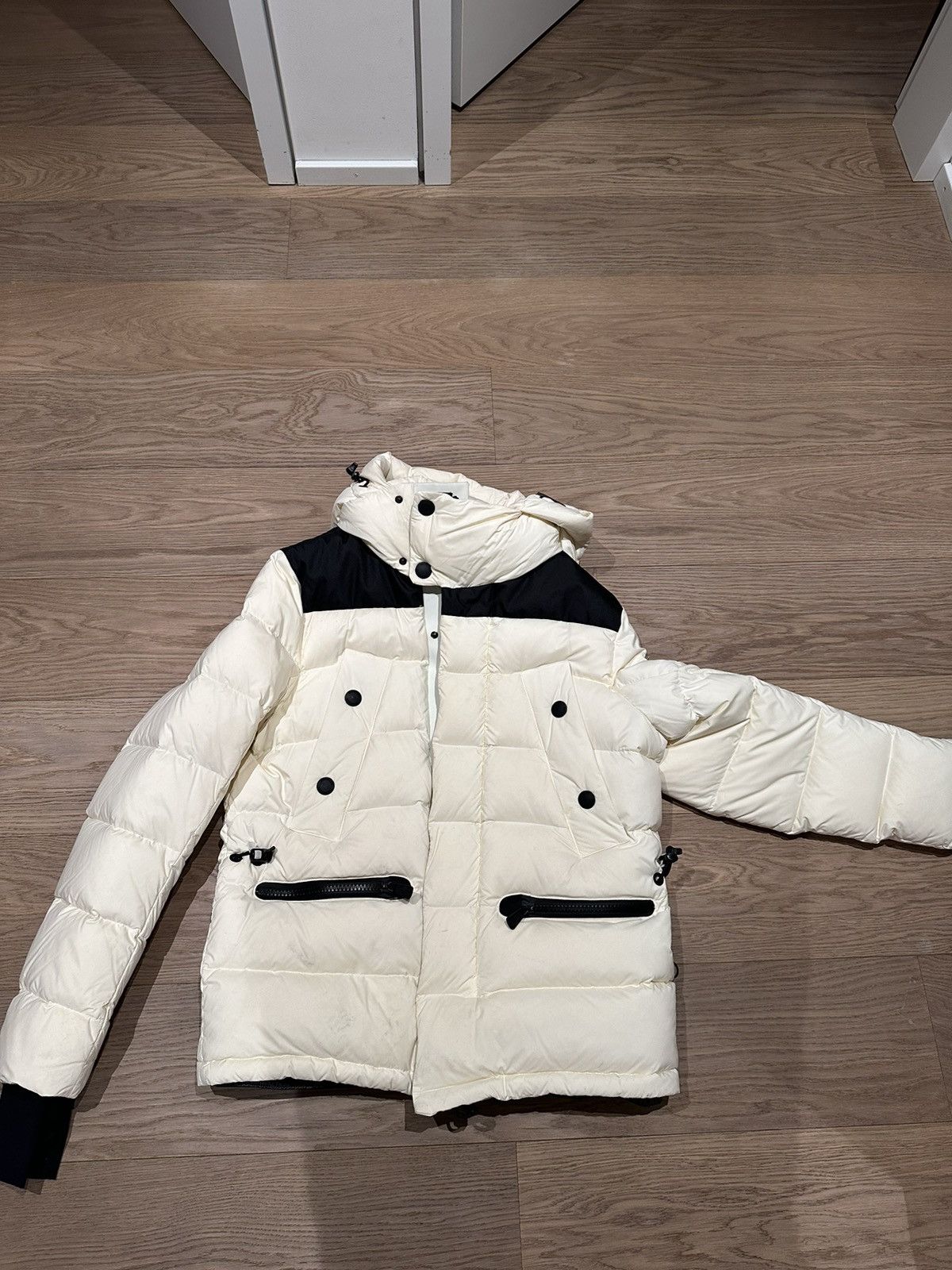 Moncler Moncler Grenoble White Size US L / EU 52-54 / 3 - 7 Thumbnail