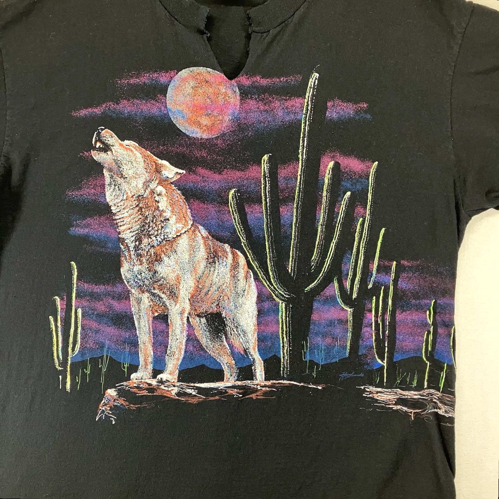 Elwood VINTAGE Hazelwood Shirt Mens XL Black Wolf Desert Moon Wrap Around Graphic Tee Size US XL / EU 56 / 4 - 3 Thumbnail