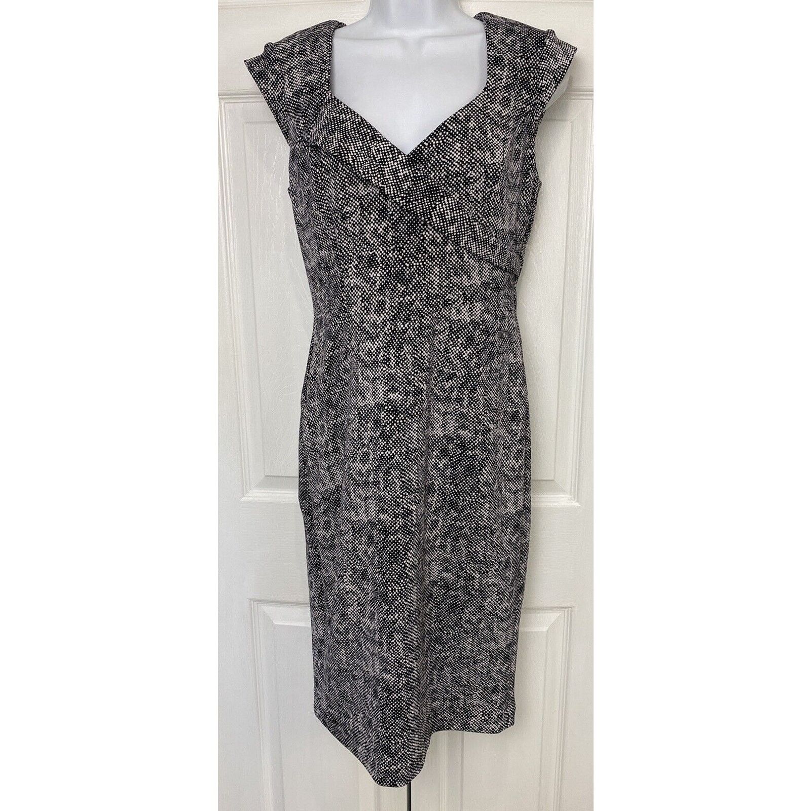 White House Black Market White House Black Market 6 Dot Sheath Dress Cap Sleeve VNeck Size M / US 6-8 / IT 42-44 - 1 Thumbnail
