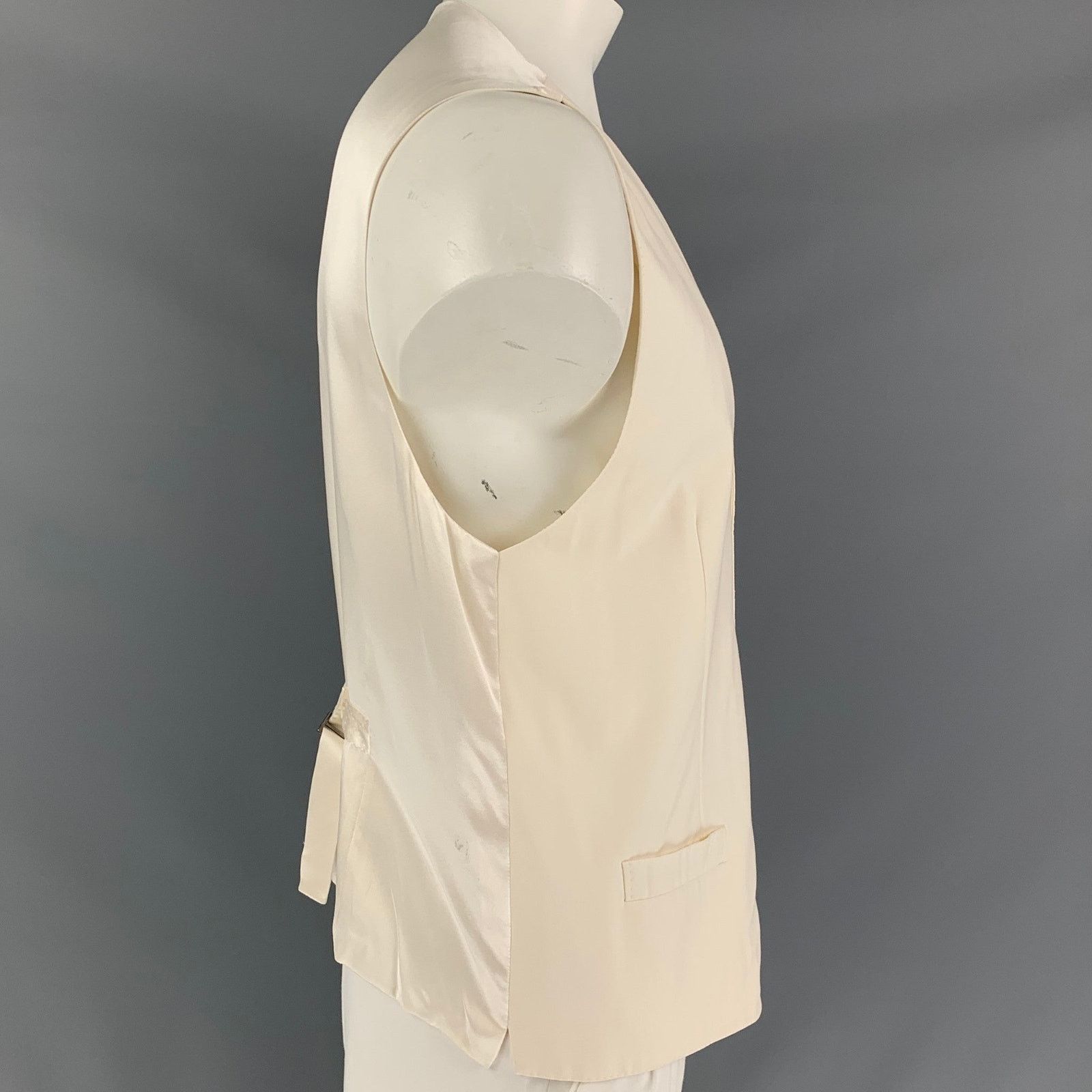 Dolce & Gabbana Alta Sartoria Size 48 Off White Wool Buttoned Vest Size 48R - 2 Thumbnail