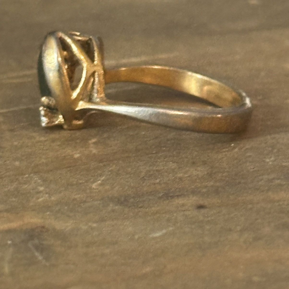 Vintage Vintage 18KHGE green stone ring Size ONE SIZE - 7 Thumbnail