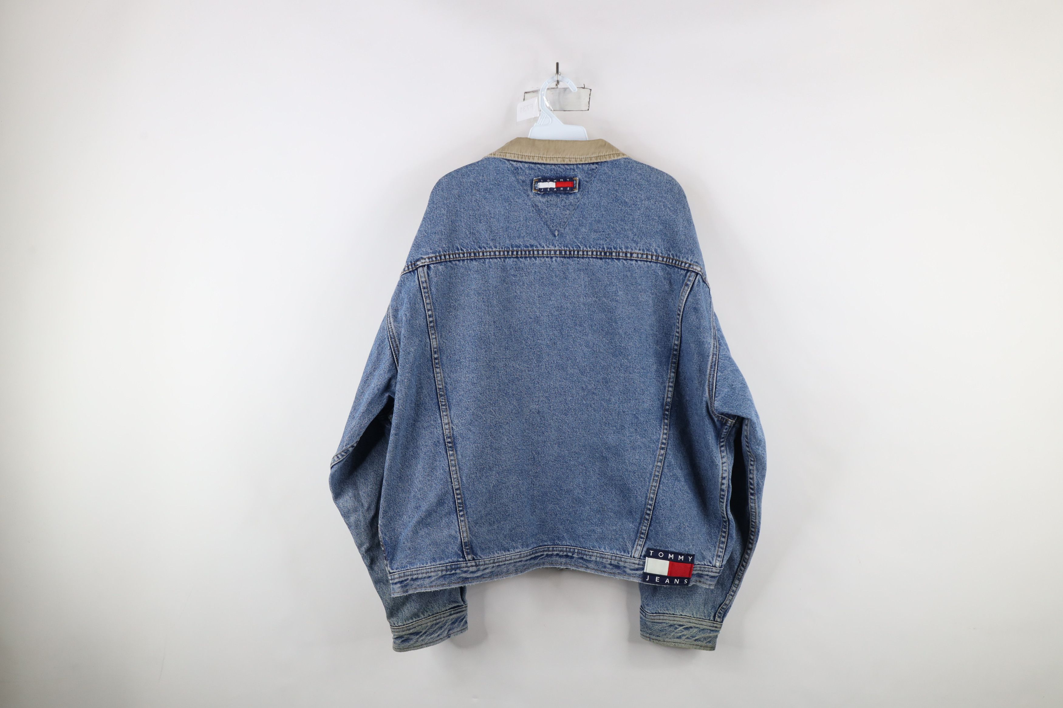 Tommy Hilfiger × Vintage Vintage 90s Tommy Hilfiger Spell Out Denim Trucker Jacket Size US XXL / EU 58 / 5 - 14 Thumbnail