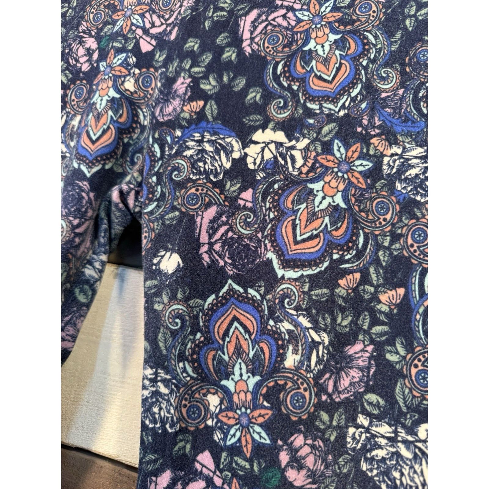 Other LuLaRoe Leggings OS One Size BLUE PATTERN Gently Used Size 29" - 3 Thumbnail