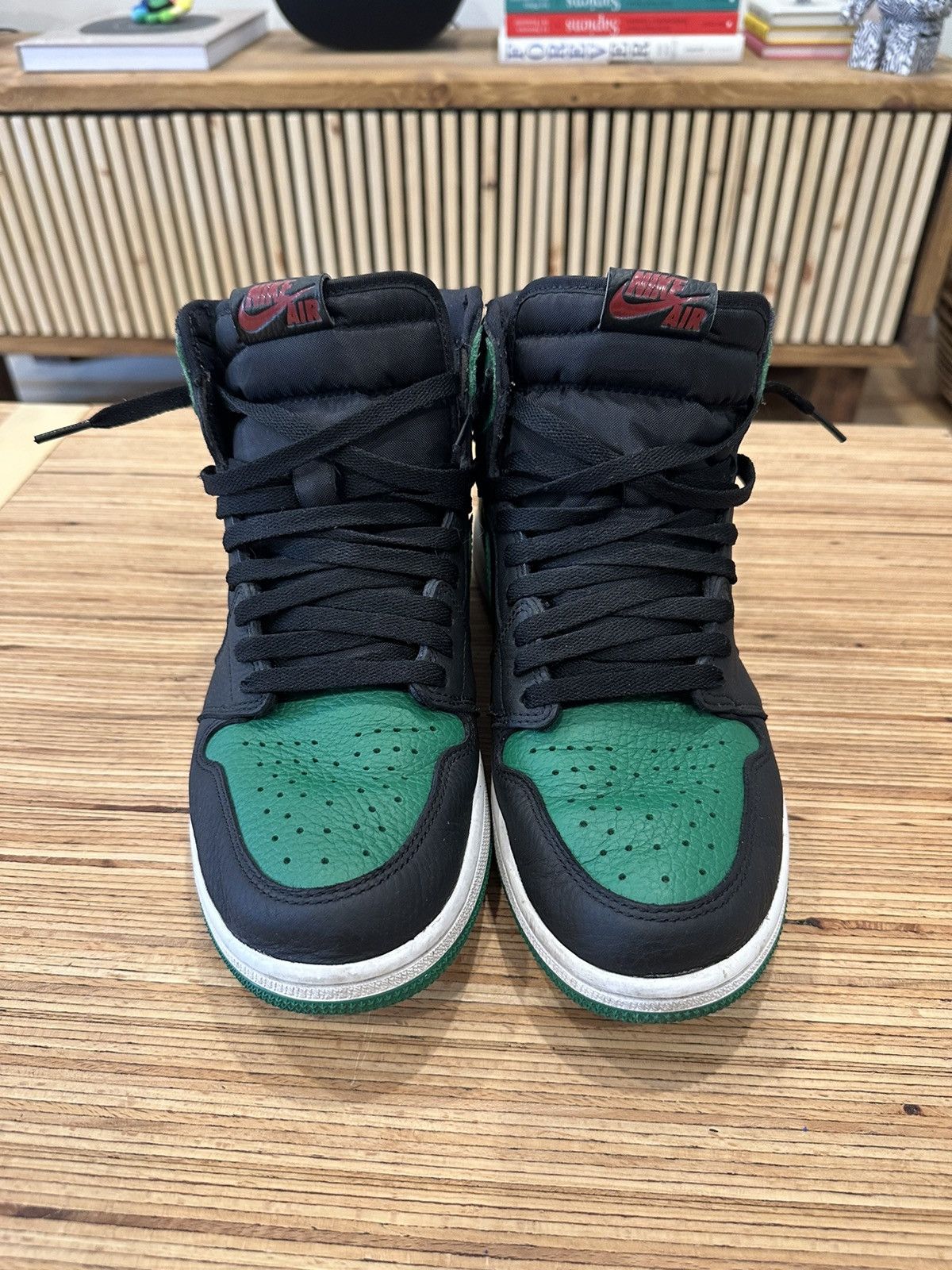 Jordan Brand Air Jordan 1 Retro High OG Black/Pine Green Size US 9.5 / EU 42-43 - 5 Thumbnail