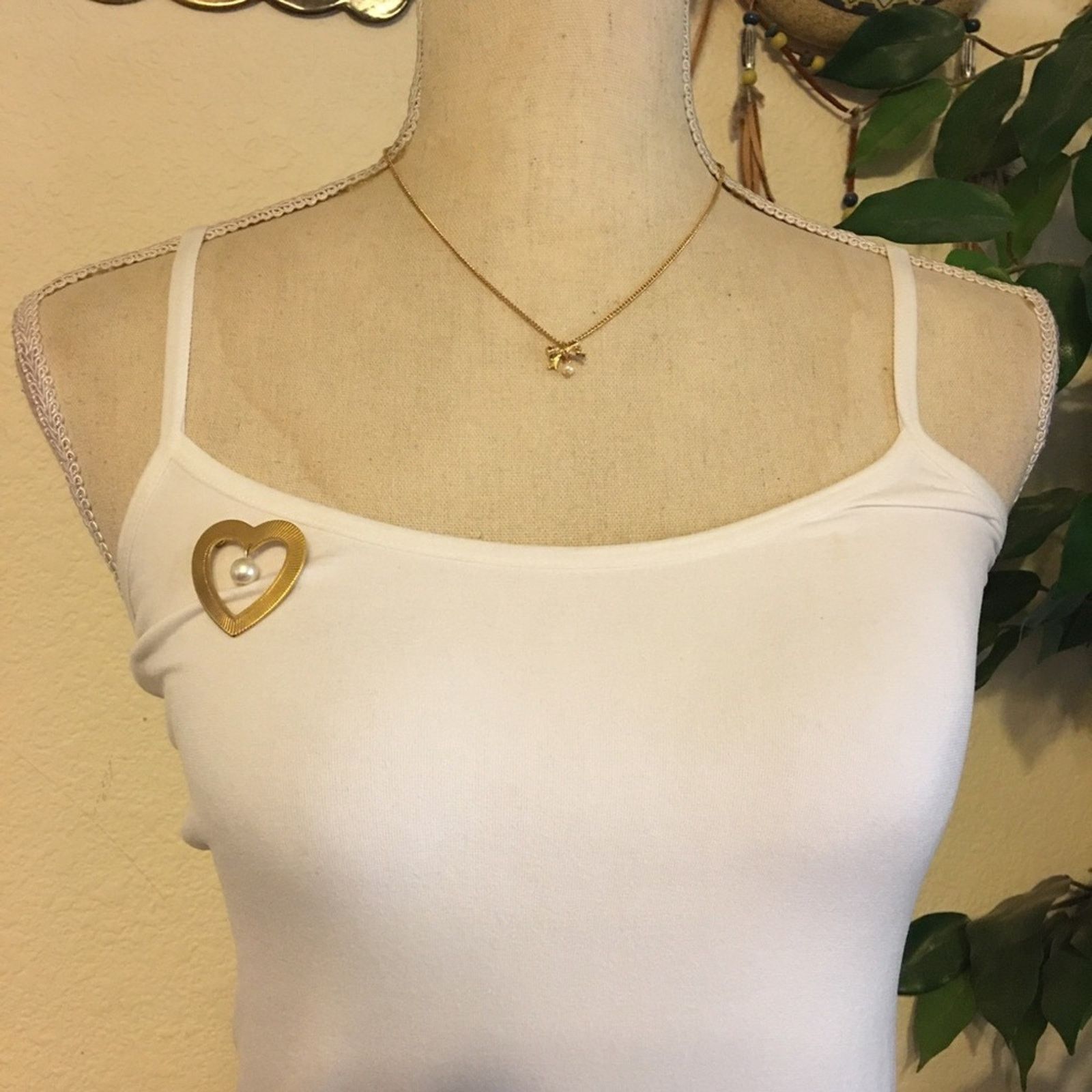 Vintage Vintage gold tone heart dangle pearl accent brooch Size ONE SIZE - 5 Thumbnail
