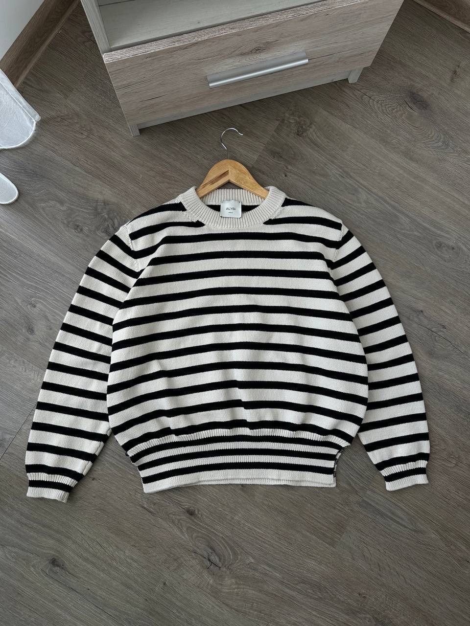 Japanese Brand × Vintage Vintage Alysi Striped Knit White Sweater Size US S / EU 44-46 / 1 - 1 Thumbnail