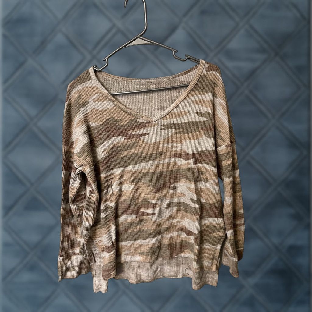 American Eagle Outfitters American Eagle Outfitters Shirt Women V-Neck Camouflage Multicolor Long Sleeve Small URL? Size S / US 4 / IT 40 - 1 Thumbnail
