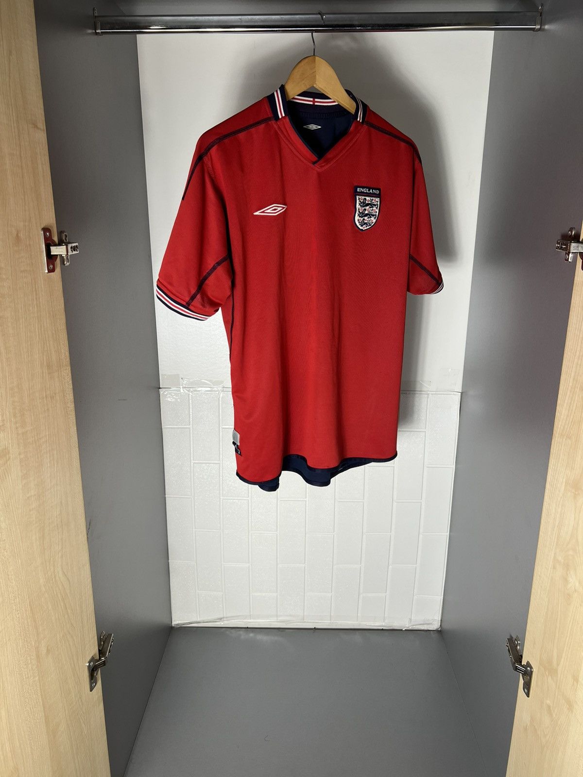 Umbro VINTAGE UMBRO ENGLAND RETRO SOCCER JERSEY MANCHESTER Y2K 90s Size US L / EU 52-54 / 3 - 5 Thumbnail