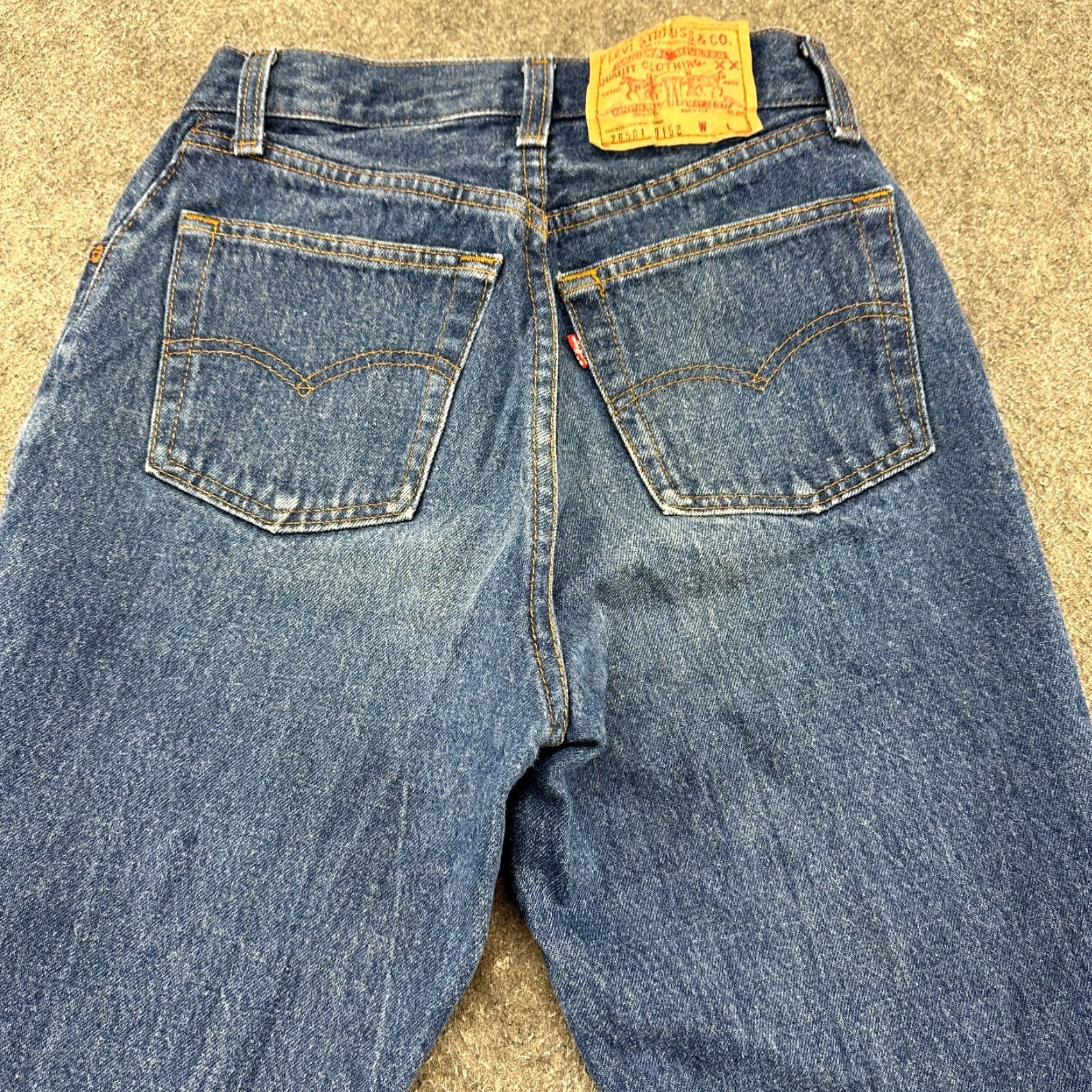 Levi's VINTAGE Levi's 501 Jeans Womens 9 Blue Straight Regular Button Fly Dark USA 80s Mens? Womens Size 30" / US 8 / IT 44 - 7 Thumbnail