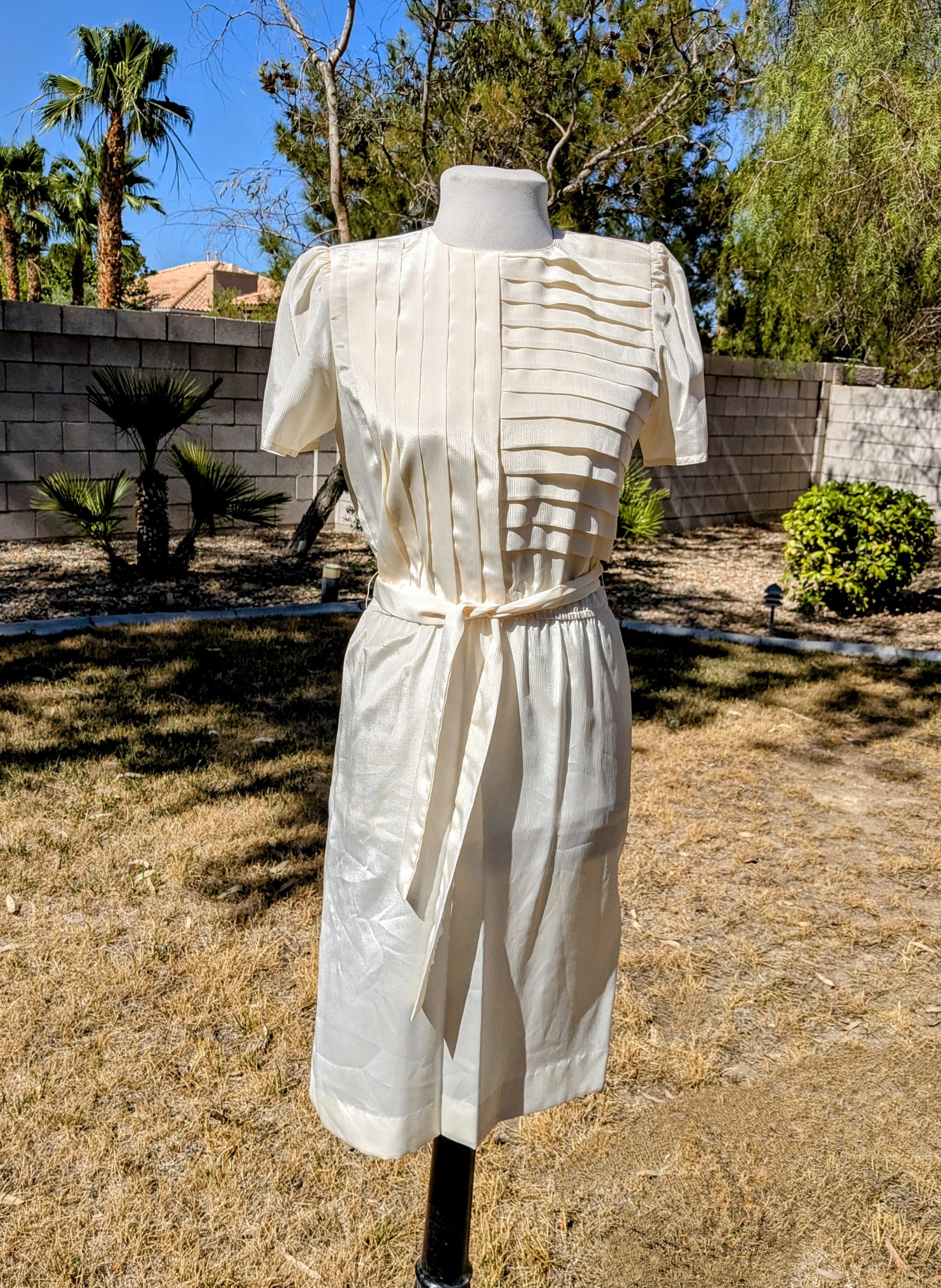 Adrianna Papell VTG 1980s Adrianna Papell Petite Shiny Oyster Lattice Dress Size M / US 6-8 / IT 42-44 - 1 Thumbnail