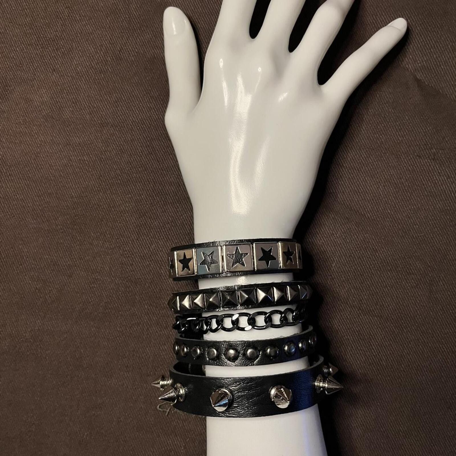 Other Black and Silver leather cuff bracelet set Size ONE SIZE - 1 Preview