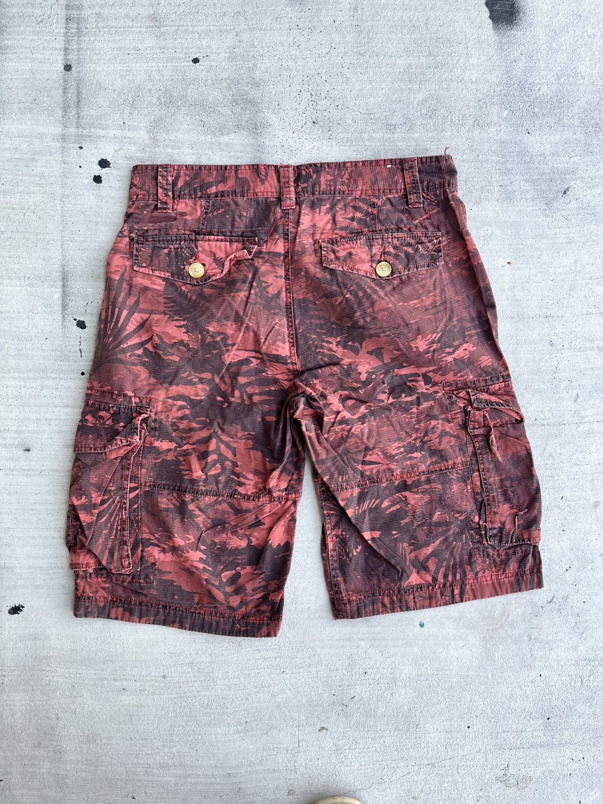 Other Wear First Camo Shorts (Size 34) Tropical Leaf Print, Skate Size US 34 / EU 50 - 1 Thumbnail