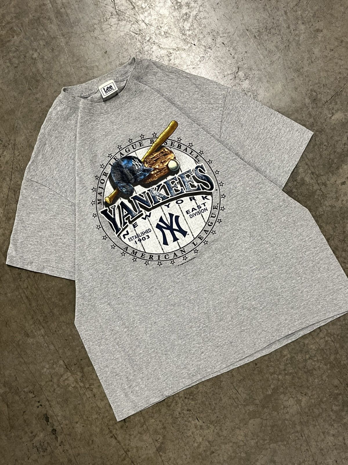 Vintage NY Yankees vintage tee shirt 90s Lee sports hype boxy Size US XL / EU 56 / 4 - 1 Thumbnail