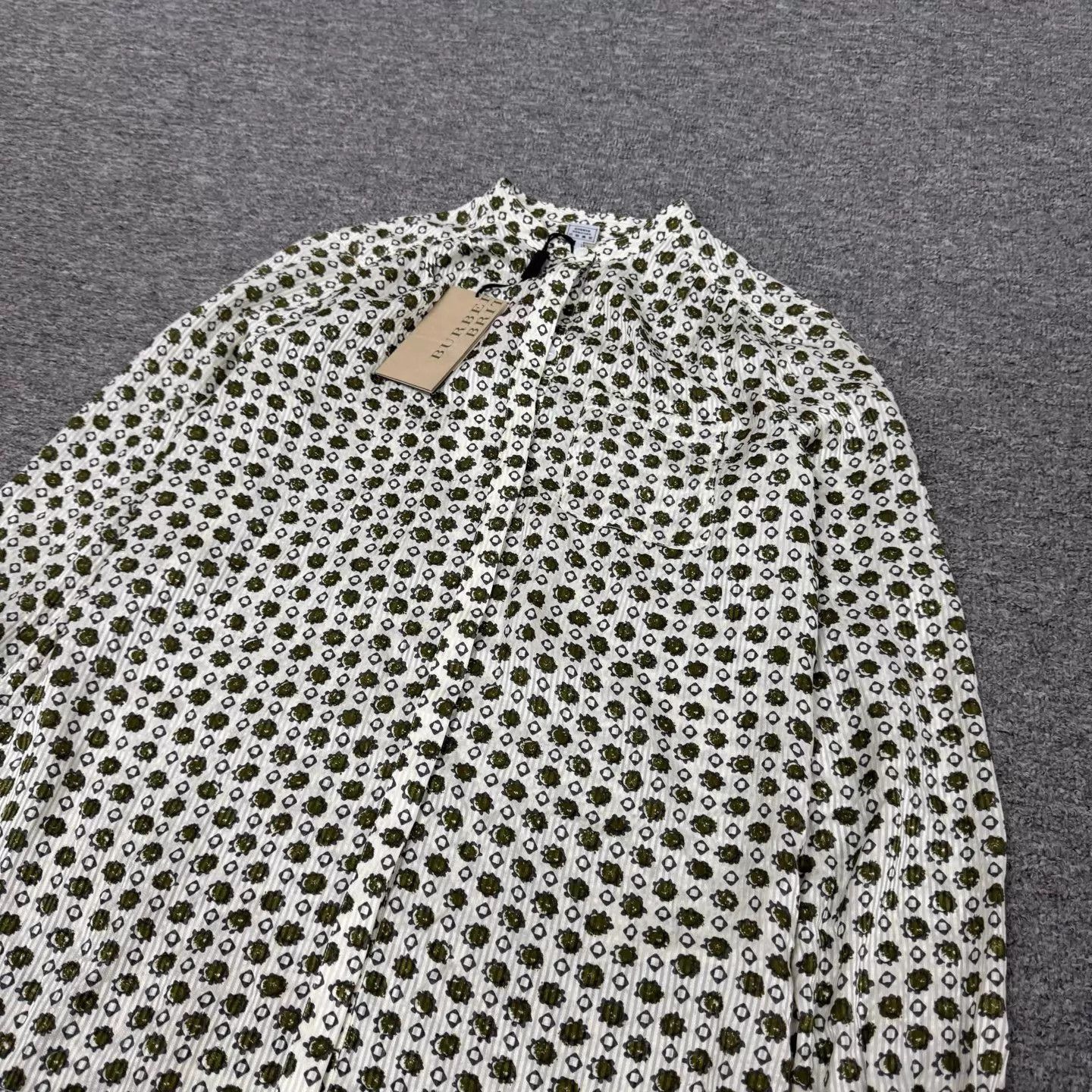 Burberry Burberry green floral silk LS XS long-sleeve shirt Size XS / US 0-2 / IT 36-38 - 4 Thumbnail