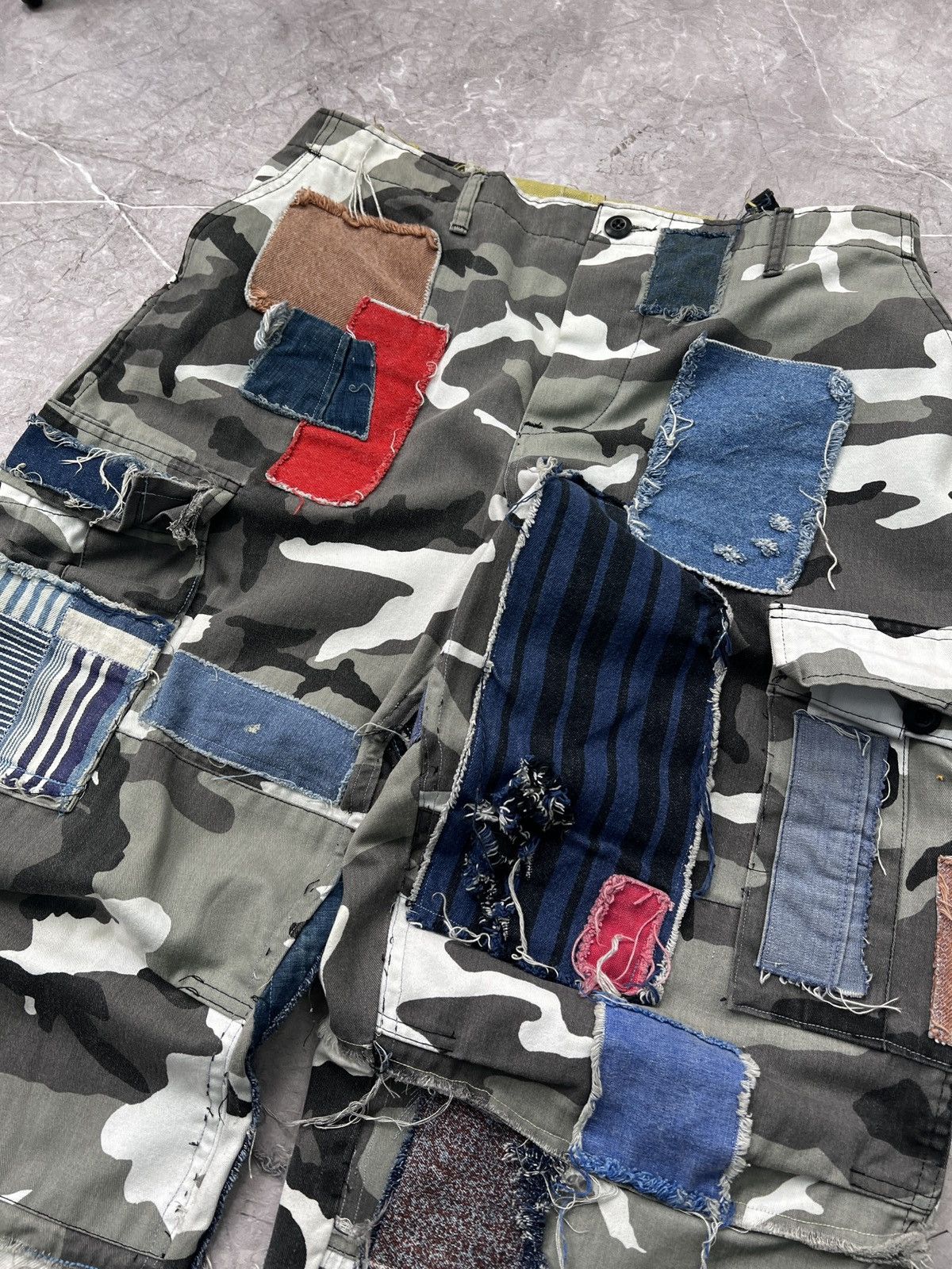 Japanese Brand VINTAGE MILITARY CUSTOM PATCHWORK JAPANESE BAGGY CARGO PANTS Size US 34 / EU 50 - 4 Thumbnail