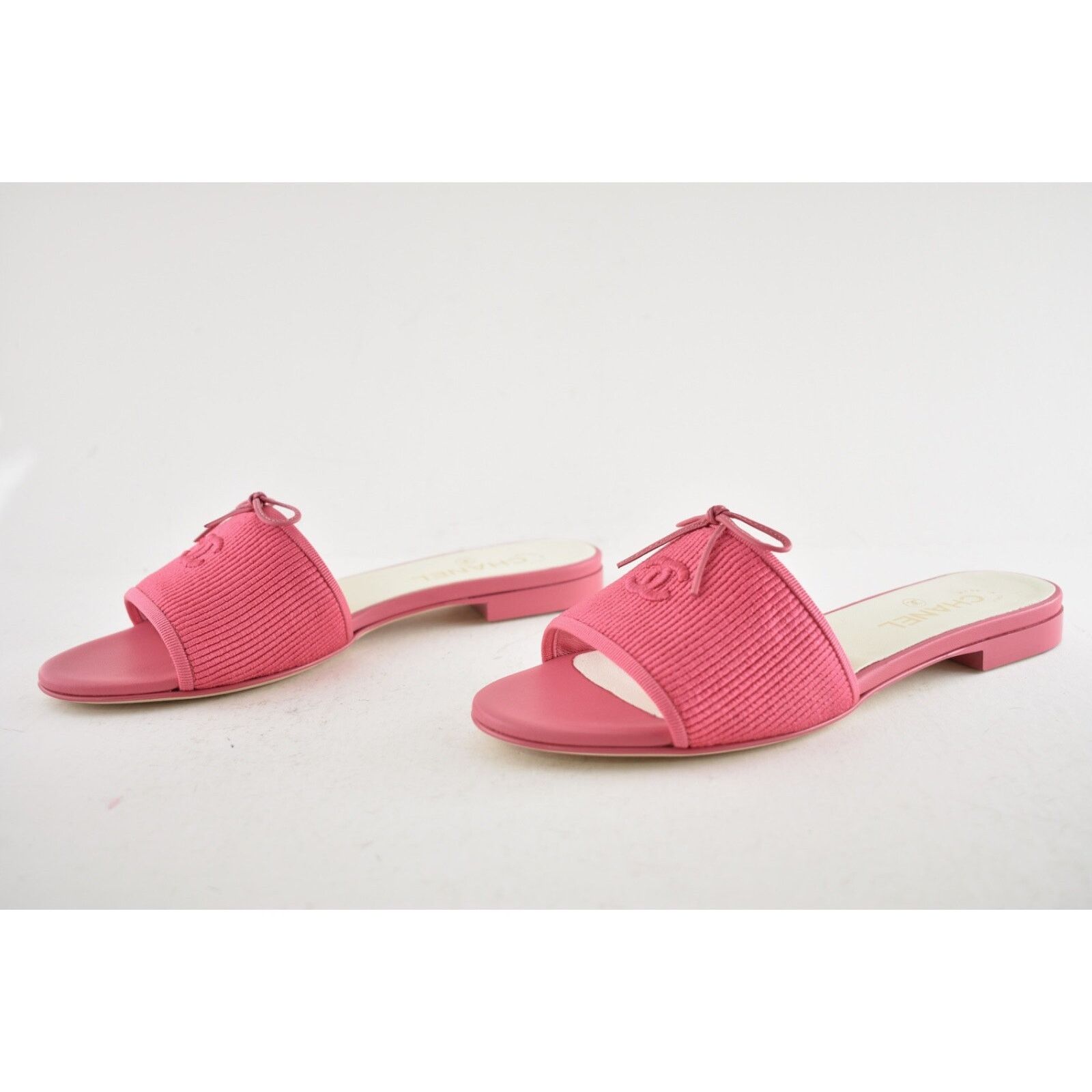 Chanel Chanel 24P Dark Pink Embroidered CC Logo Bow Tie Mule Size US 10 / IT 40 - 14 Thumbnail