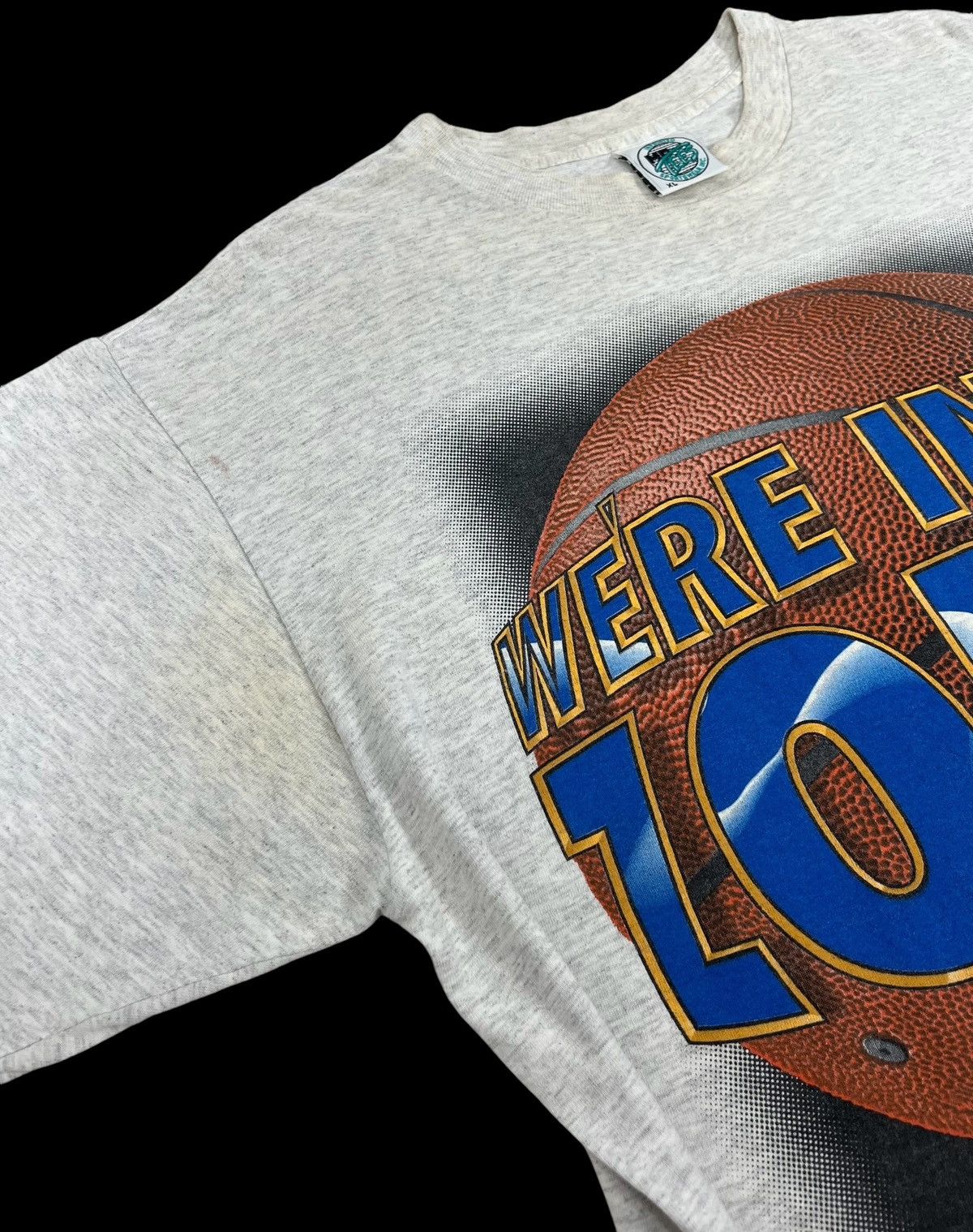NBA 90s Distressed Vintage Kentucky Wildcats Basketball tee Size US XL / EU 56 / 4 - 6 Thumbnail