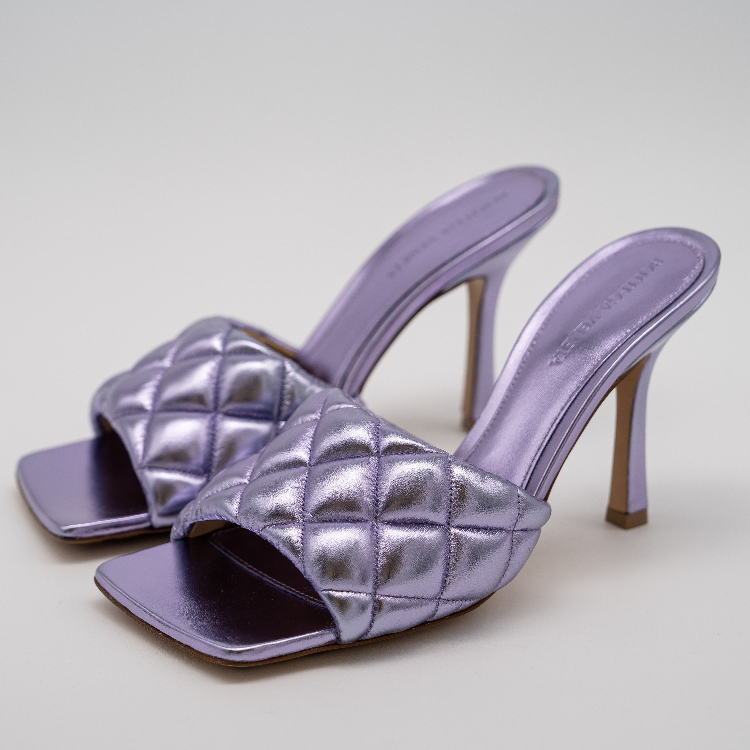 Bottega Veneta 38eu Bottega Veneta Purple Metallic Leather Padded Sandals Size US 8 / IT 38 - 1 Thumbnail