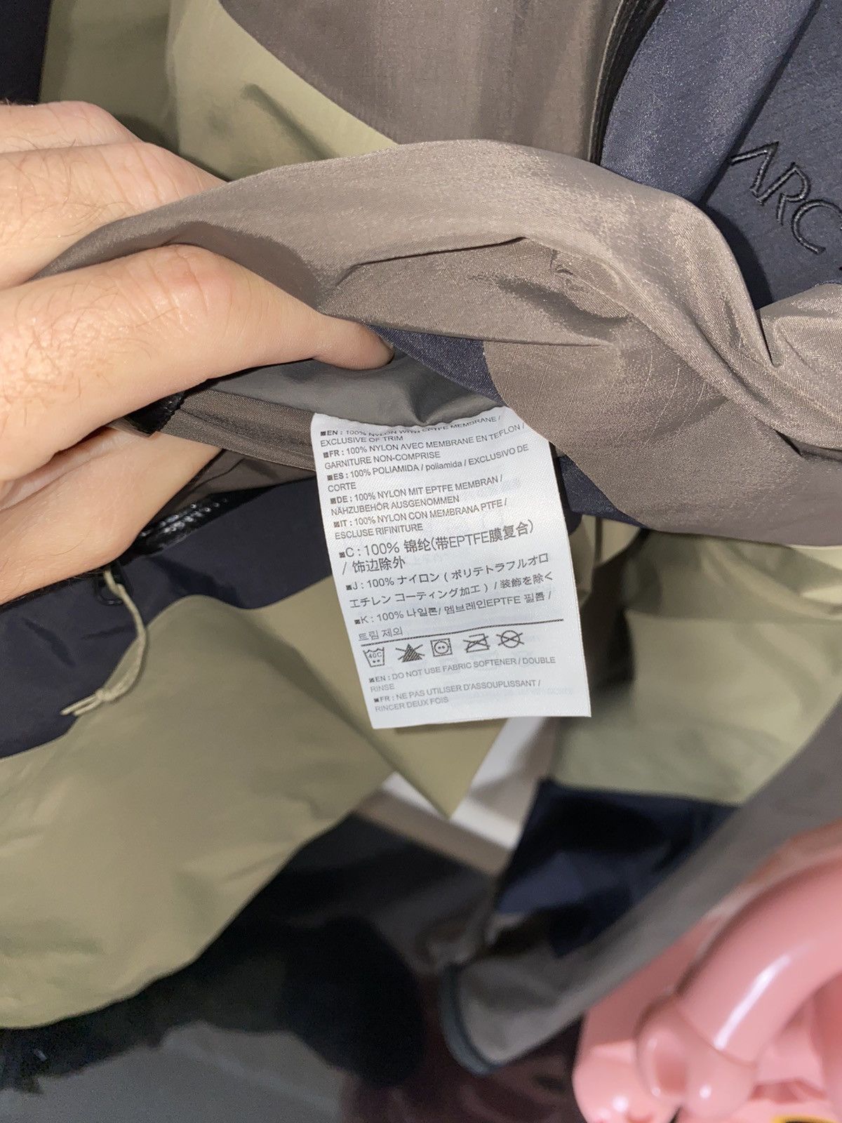 Arc'teryx × Goretex Arcteryx x Livestock Canada Color-blocked Beta LT Jacket Size US L / EU 52-54 / 3 - 9 Thumbnail