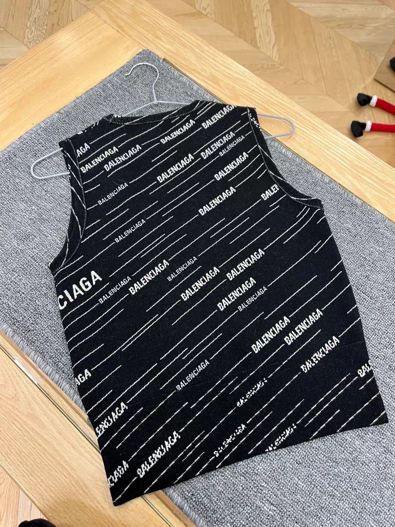Balenciaga Balenciaga Knit Vest Top Size US S / EU 44-46 / 1 - 2 Thumbnail