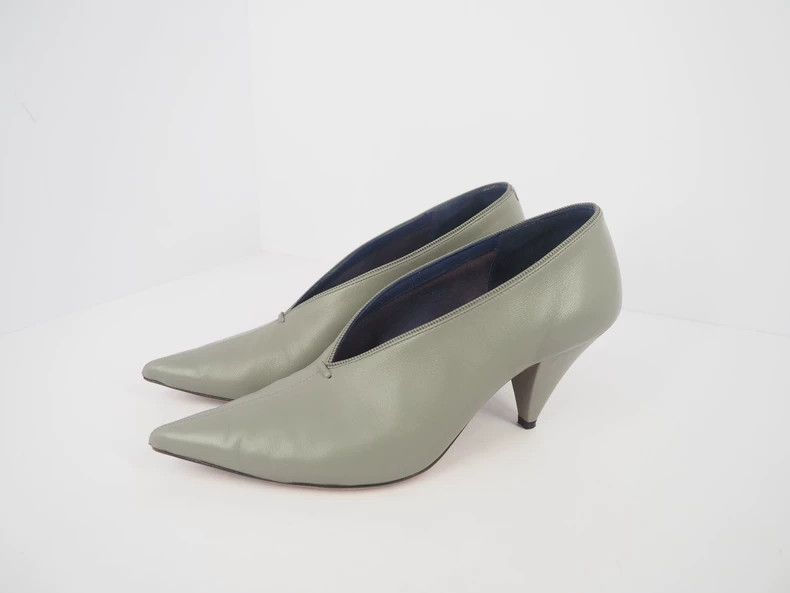 Celine CelineGray sheepskin V-mouth witch shoes 2503-Nextarrow Size US 6 / IT 36 - 1 Thumbnail