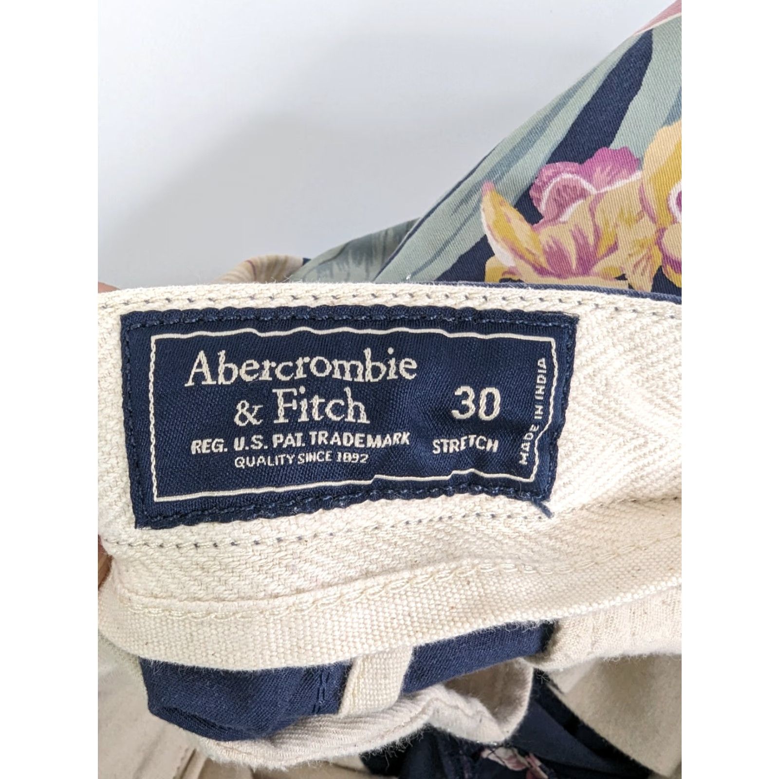 Abercrombie & Fitch Abercrombie & Fitch Shorts Navy Blue Floral Hawaiian 30 Men's Cotton Chino Casual Button Flat Raw Hem 4' Stretch Regular Vintage No Size US 30 / EU 46 - 7 Thumbnail