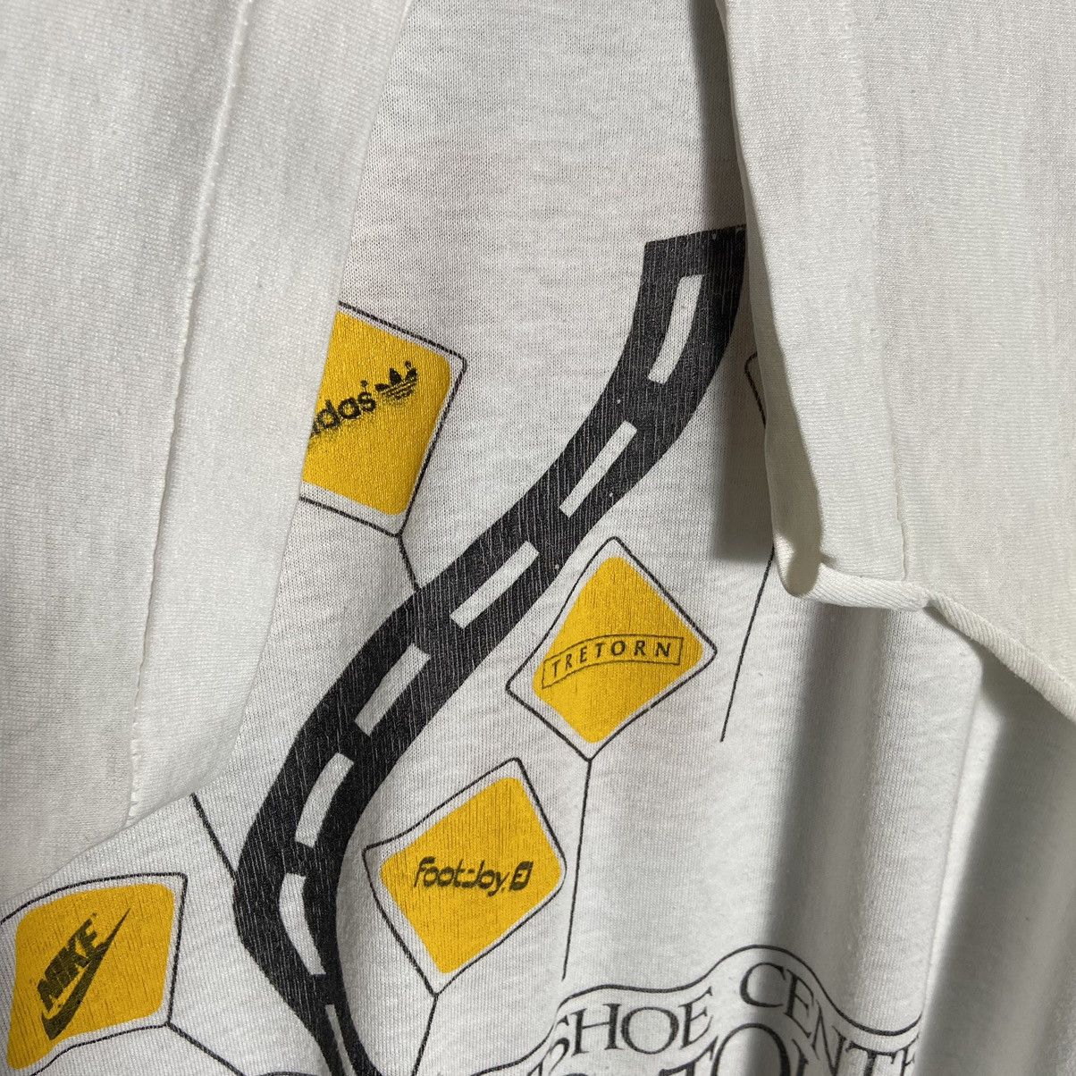 Vintage Vintage 80s Colonial Sportshoe Centers Road Tour T-Shirt Size US M / EU 48-50 / 2 - 6 Thumbnail