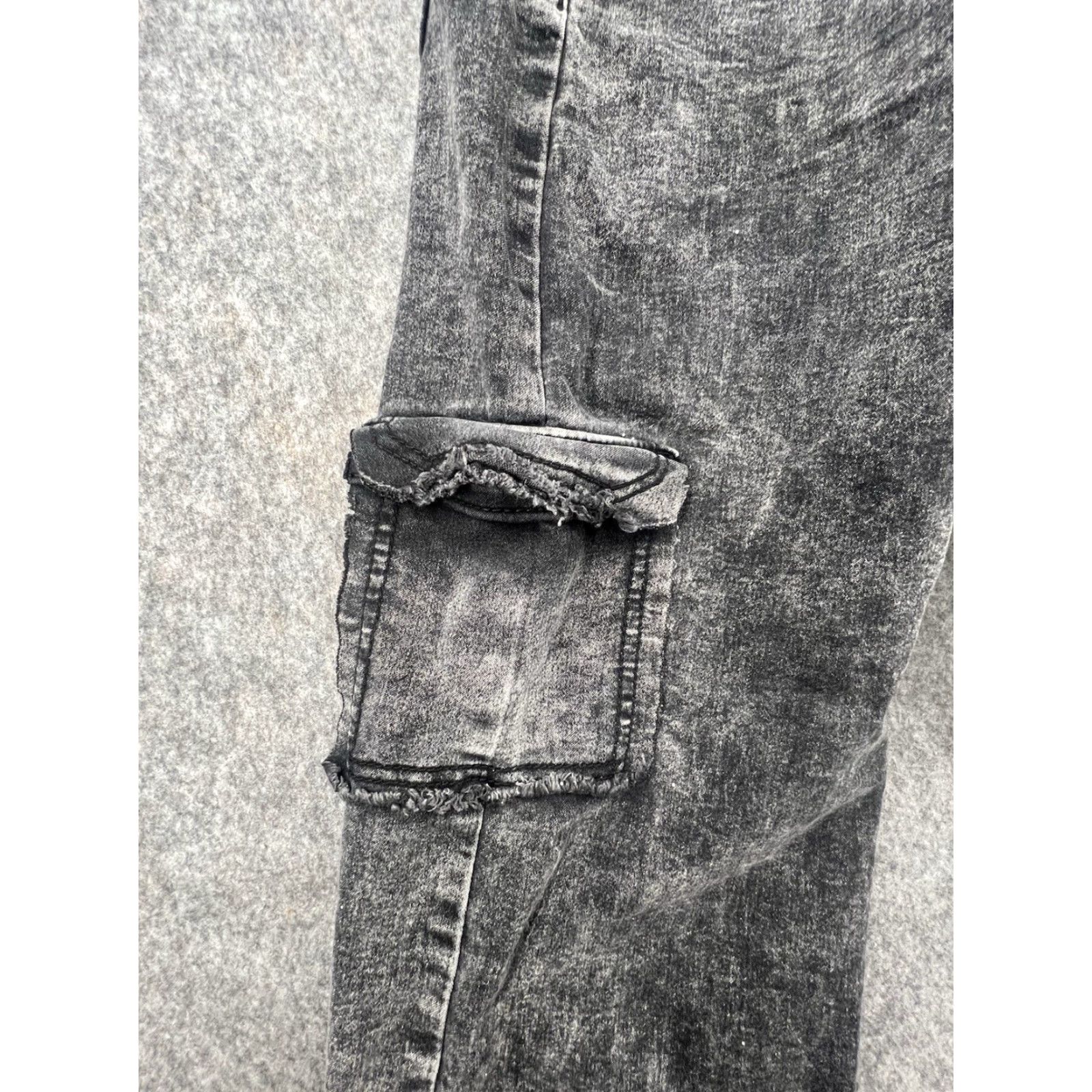Vintage Red Bottoms Women's Black Acid Wash Cargo Jeans Size 3/26 Jeans Wide-Leg 27in Inseam Rolled? No, not needed Size 26" / US 2 / IT 38 - 5 Thumbnail