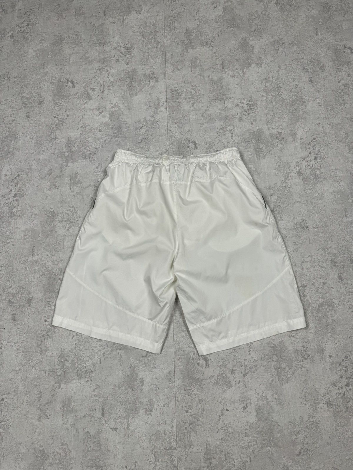 Nike Vintage Nike Y2K Streetwear Sportswear White Shorts Size L Size US 34 / EU 50 - 6 Thumbnail