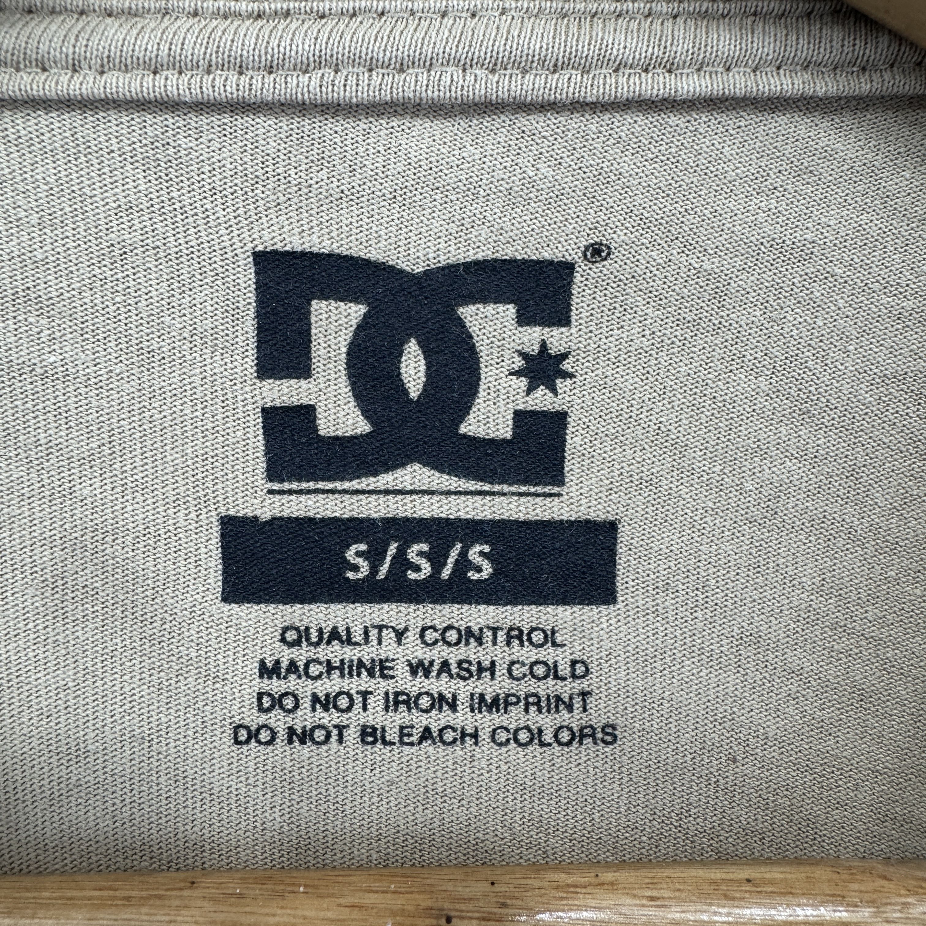 Vintage DC Shoes Long-sleeve DC Big Logo T-shirt Size US S / EU 44-46 / 1 - 5 Thumbnail