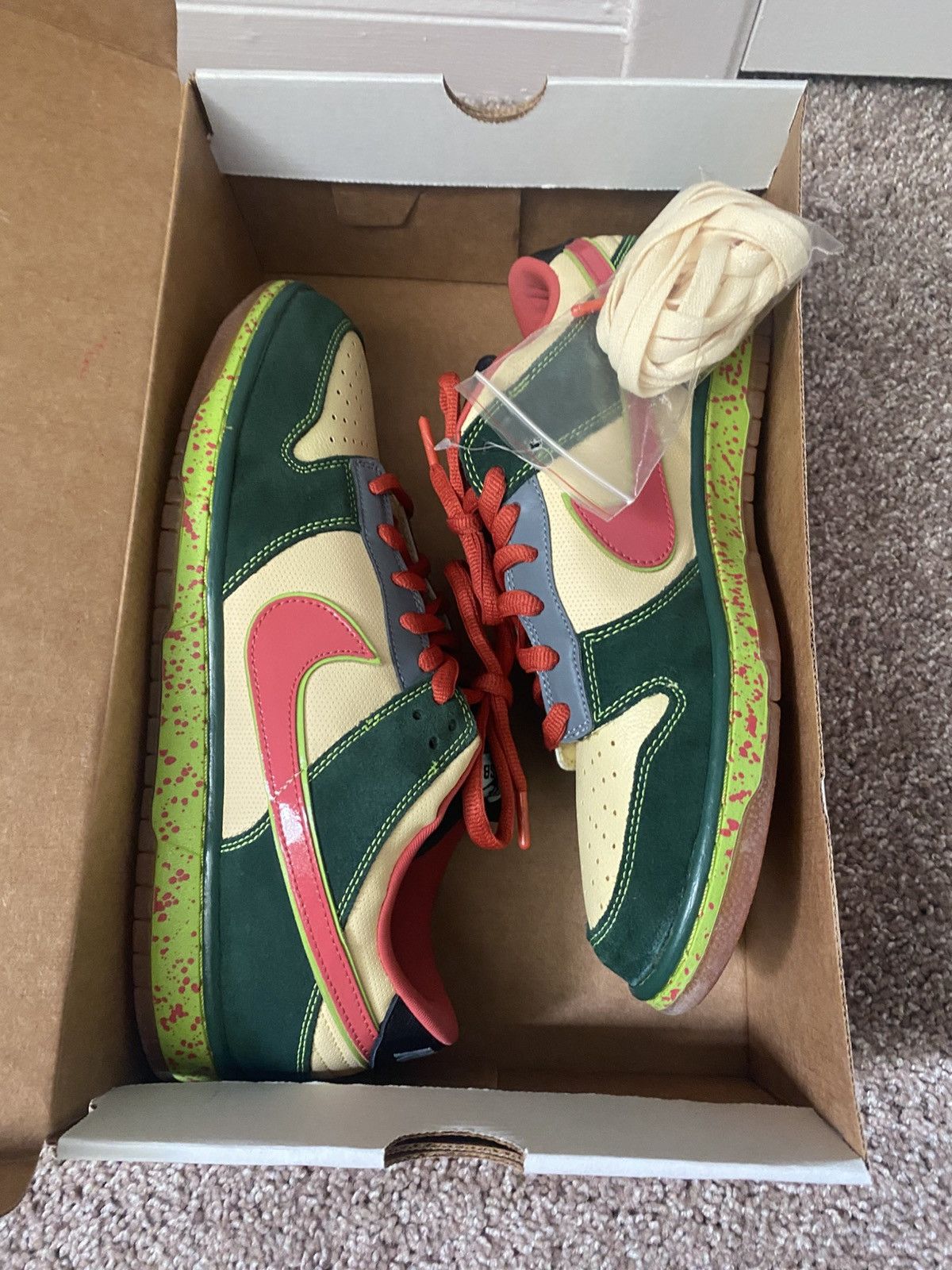 Nike Nike sb dunk low mosquito Size US 13 / EU 46 - 17 Thumbnail