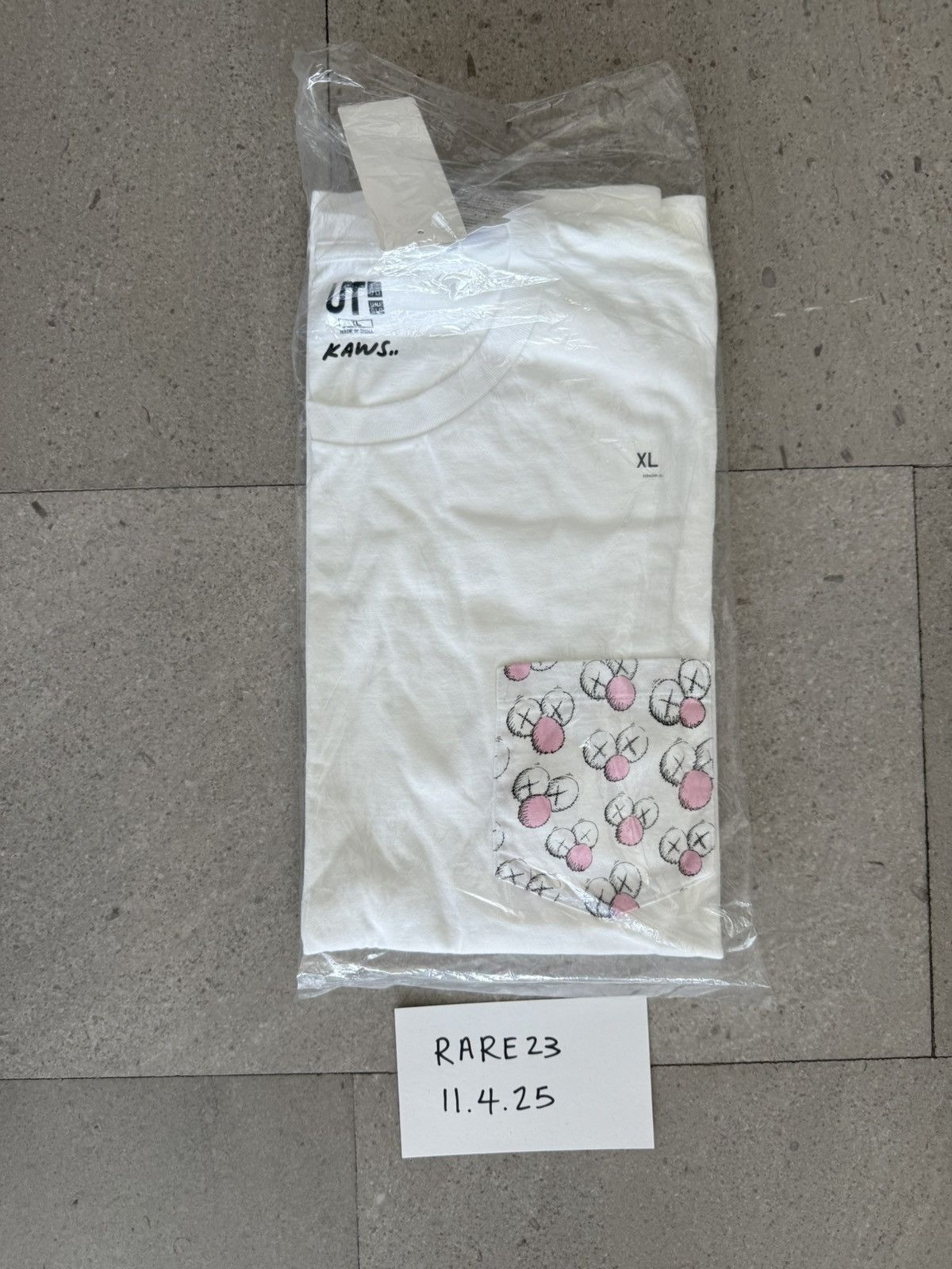 Kaws × Uniqlo Uniqlo x kaws white tshirt “companion” charater Size US XL / EU 56 / 4 - 1 Thumbnail