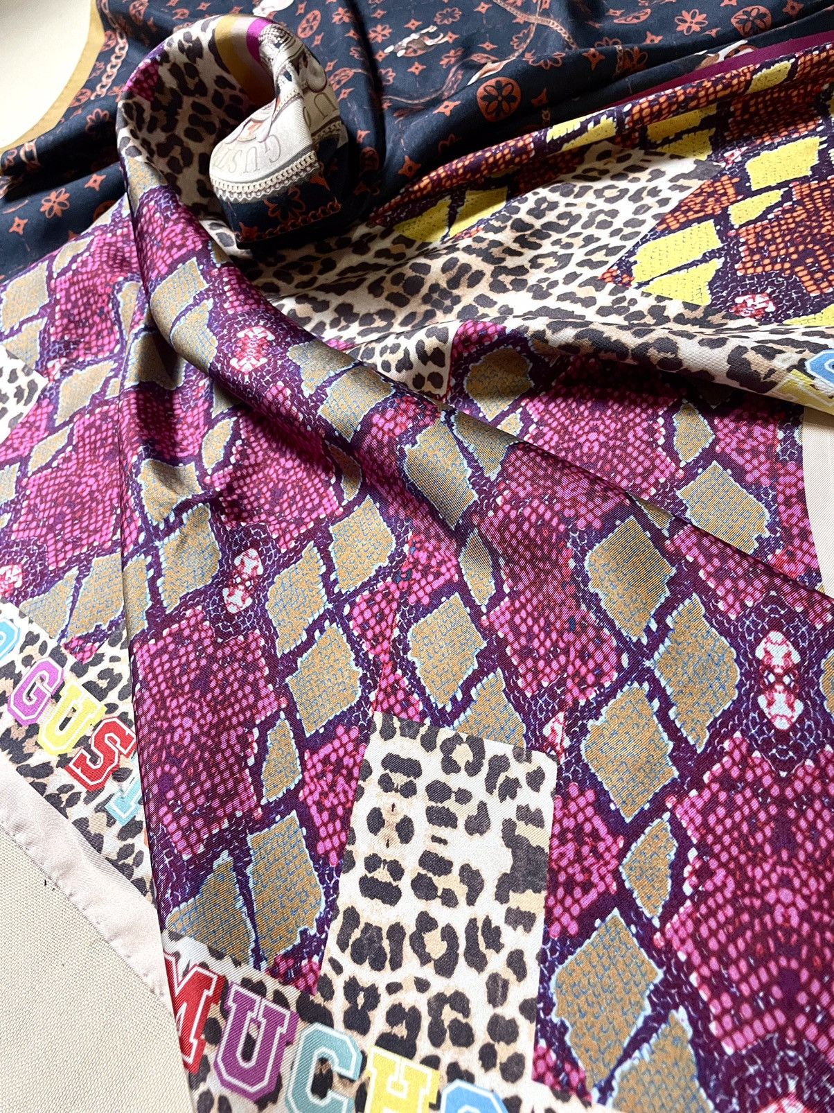 Vintage Mucho Gusto multicolour dog snakes leopard print silk scarf Size ONE SIZE - 10 Thumbnail