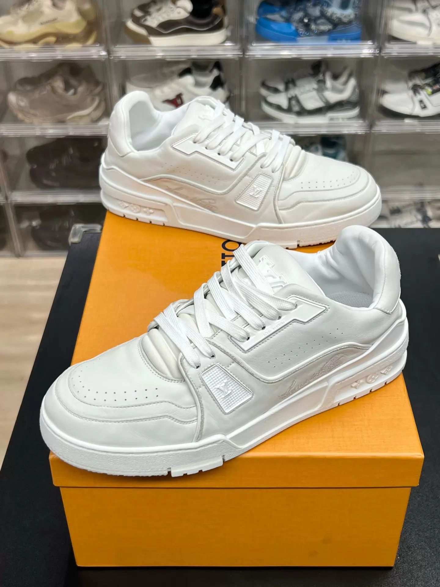 Louis Vuitton LV Trainer Soft Leather Distressed White UK6 (40) Size US 7 / EU 40 - 1 Thumbnail