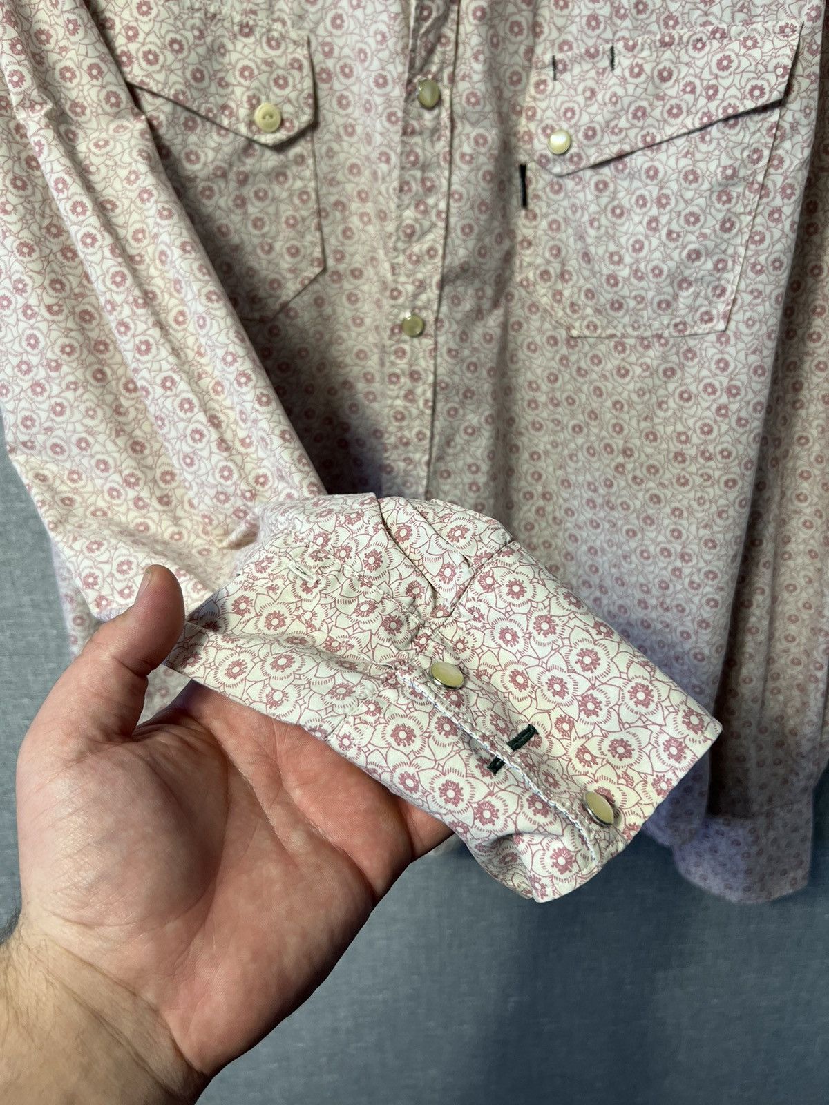 Paul Smith Paul Smith Flowers All Over Printed Button Up Shirt Size US XL / EU 56 / 4 - 8 Thumbnail