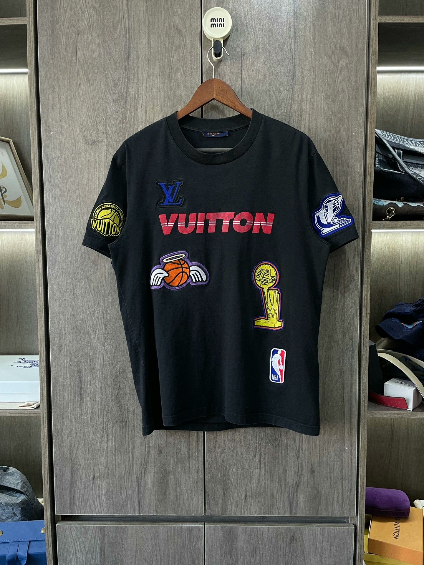 Louis Vuitton Louis Vuitton NBA Collaboration T-shirt Size US L / EU 52-54 / 3 - 1 Thumbnail